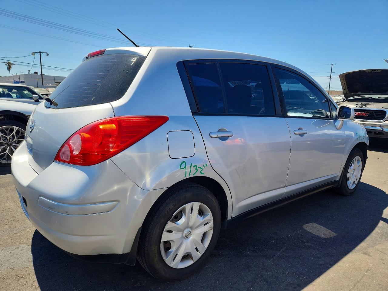 2011 Nissan Versa 1.8 S Silver vin: 3N1BC1CP2BL447727