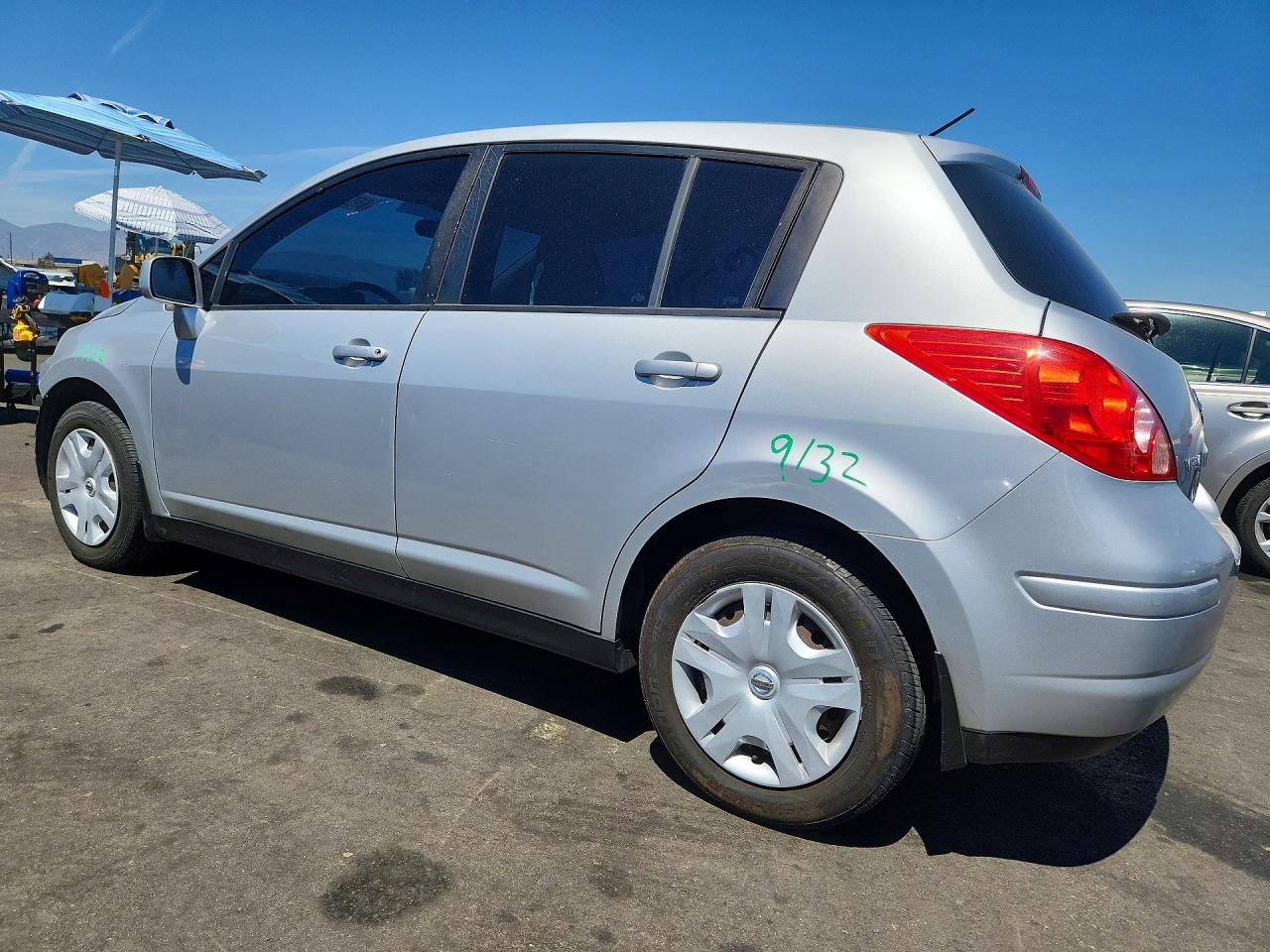2011 Nissan Versa 1.8 S Silver vin: 3N1BC1CP2BL447727