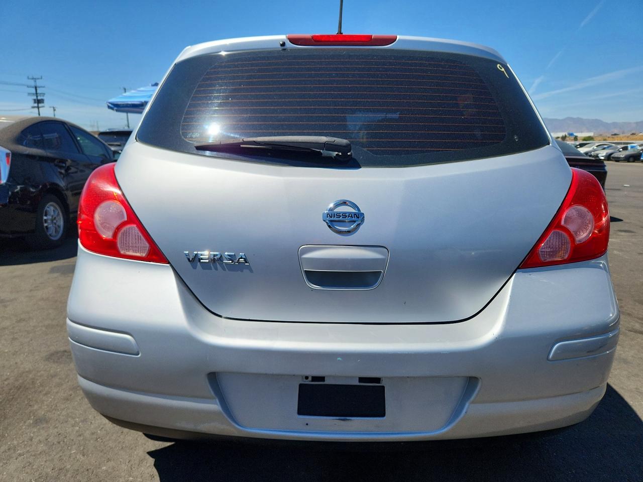 2011 Nissan Versa 1.8 S Silver vin: 3N1BC1CP2BL447727