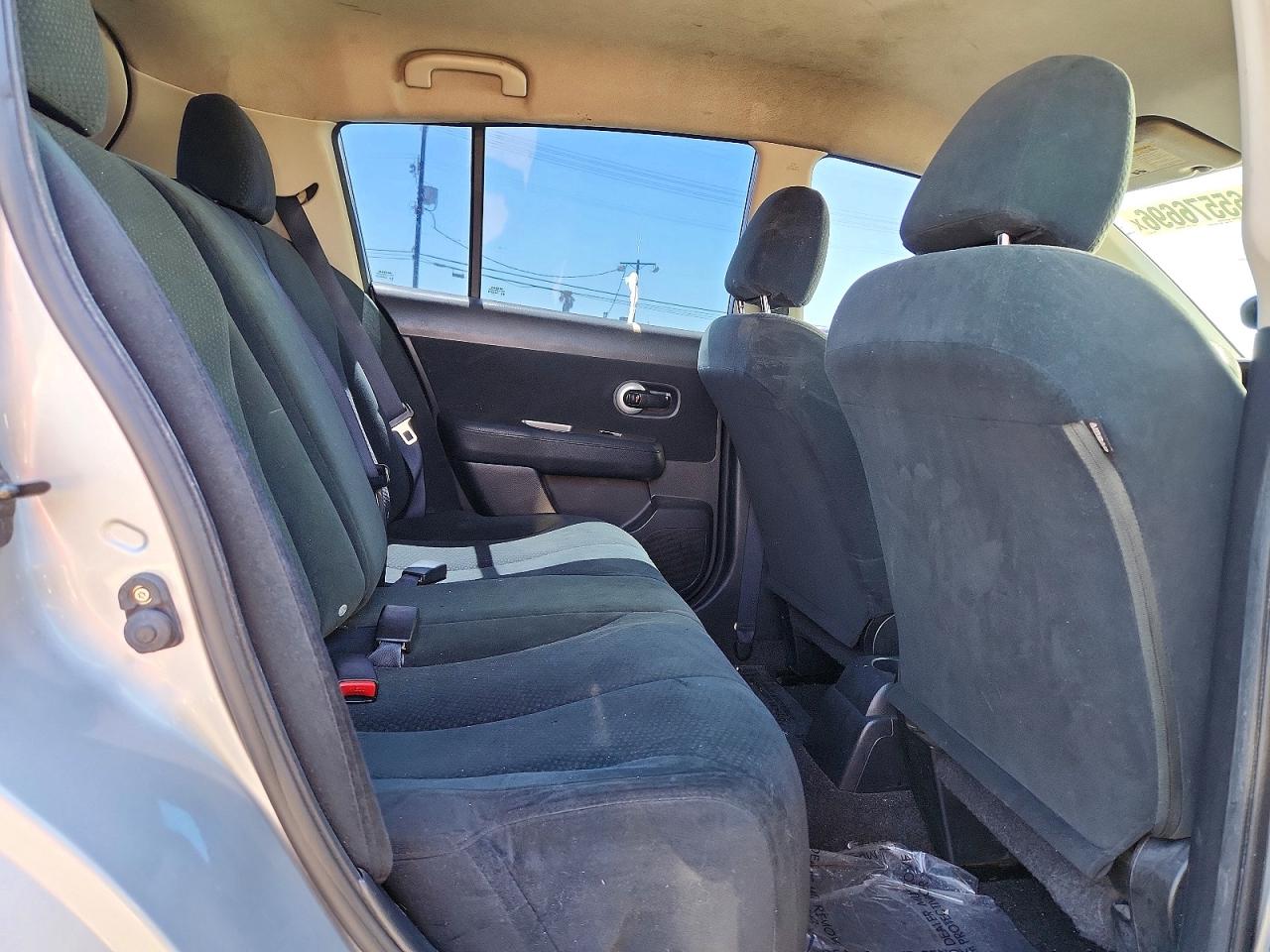 2011 Nissan Versa 1.8 S Silver vin: 3N1BC1CP2BL447727