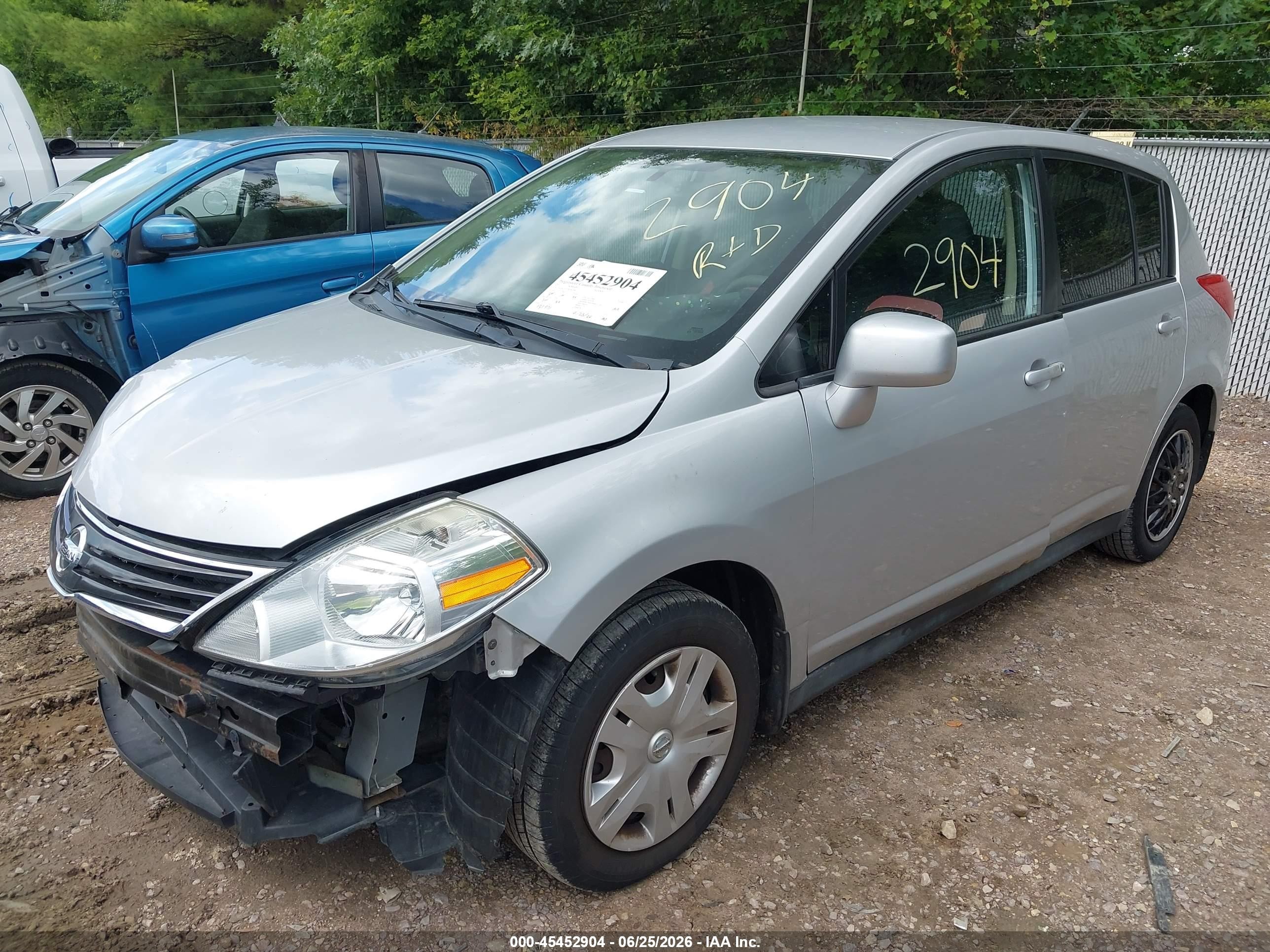 2011 Nissan Versa 1.8s Silver vin: 3N1BC1CP2BL482798