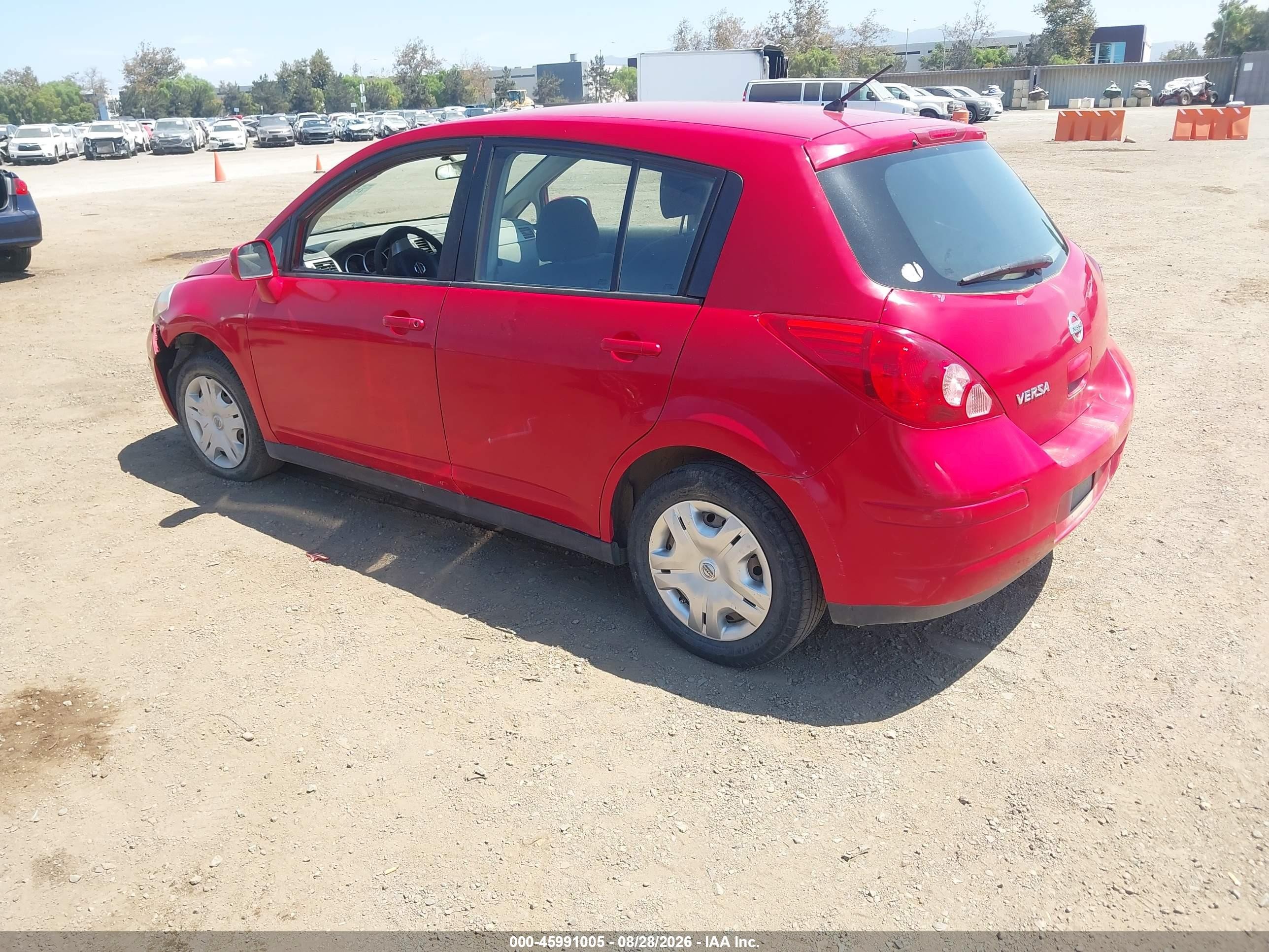 2011 Nissan Versa 1.8s Red vin: 3N1BC1CP2BL507022