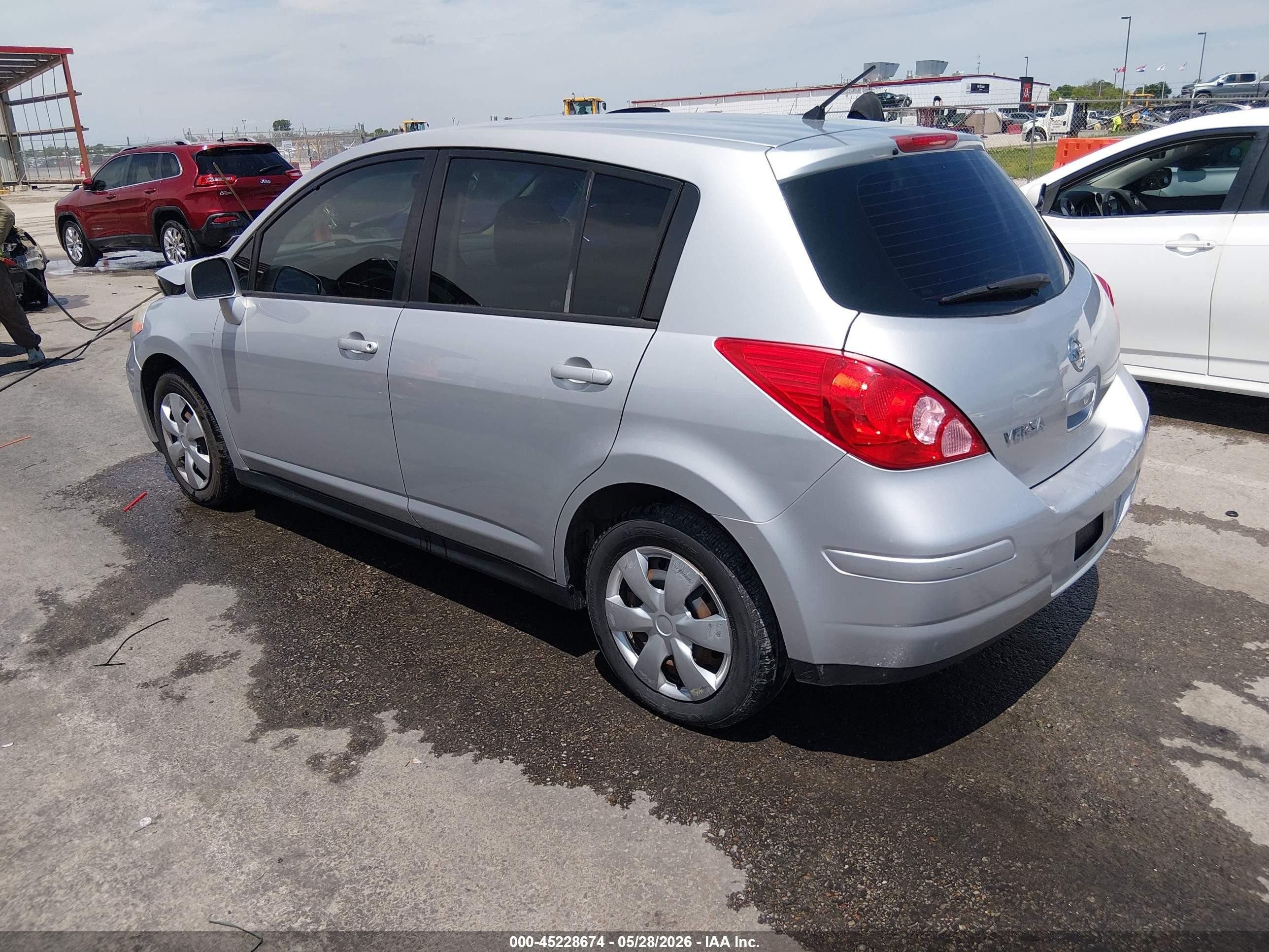 2011 Nissan Versa 1.8s Silver vin: 3N1BC1CP2BL514293