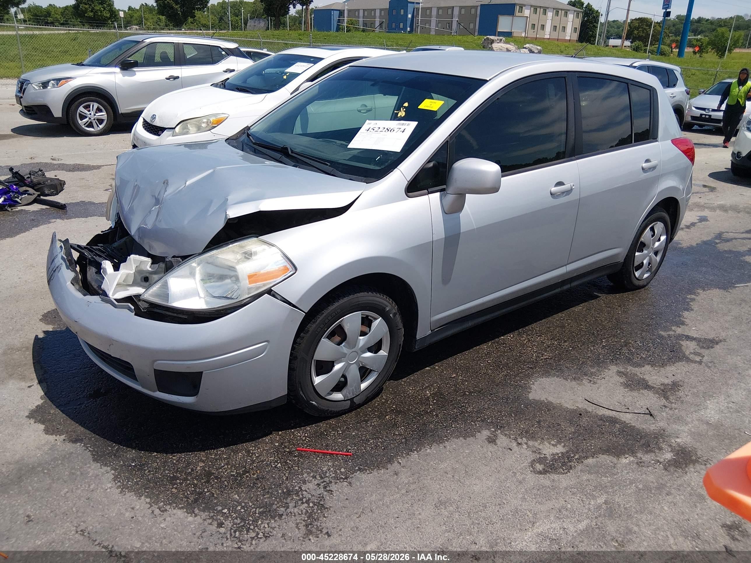 2011 Nissan Versa 1.8s Silver vin: 3N1BC1CP2BL514293