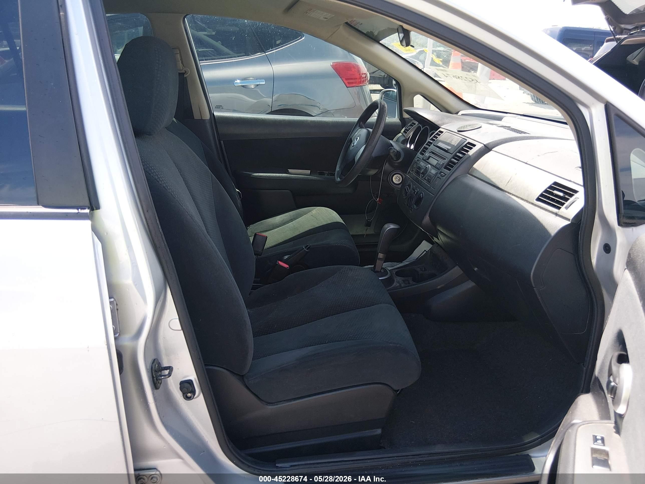 2011 Nissan Versa 1.8s Silver vin: 3N1BC1CP2BL514293