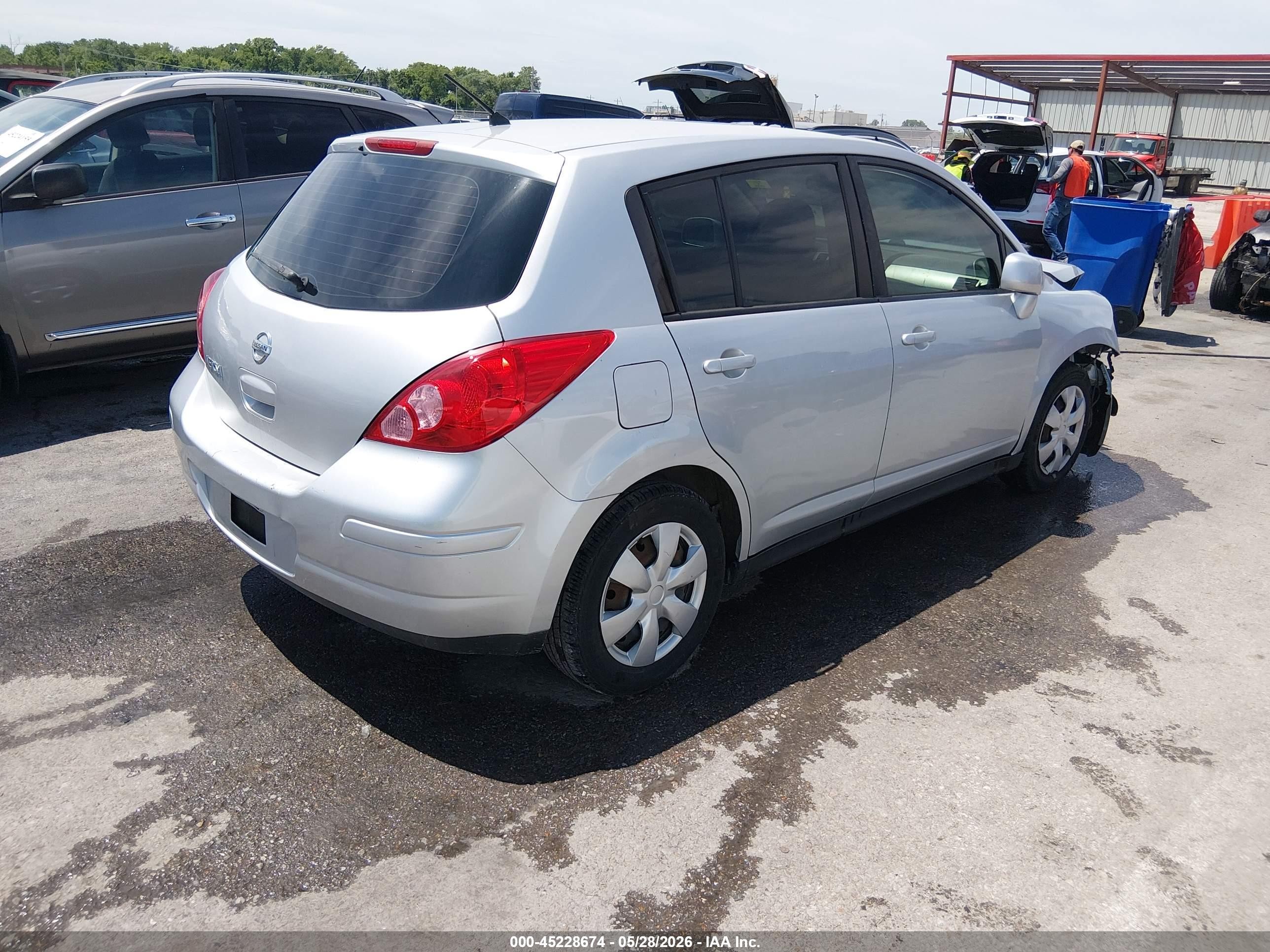 2011 Nissan Versa 1.8s Silver vin: 3N1BC1CP2BL514293