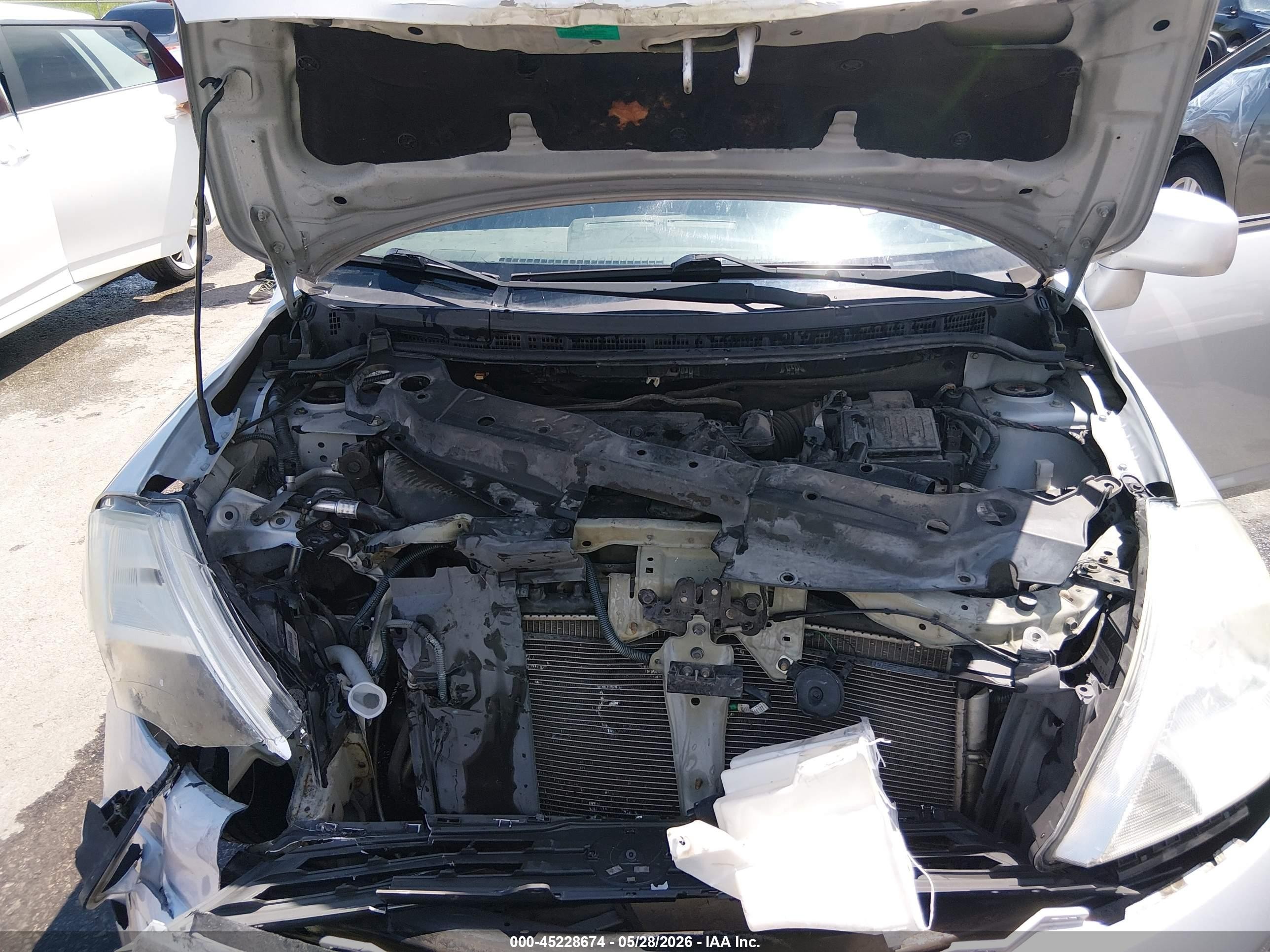 2011 Nissan Versa 1.8s Silver vin: 3N1BC1CP2BL514293