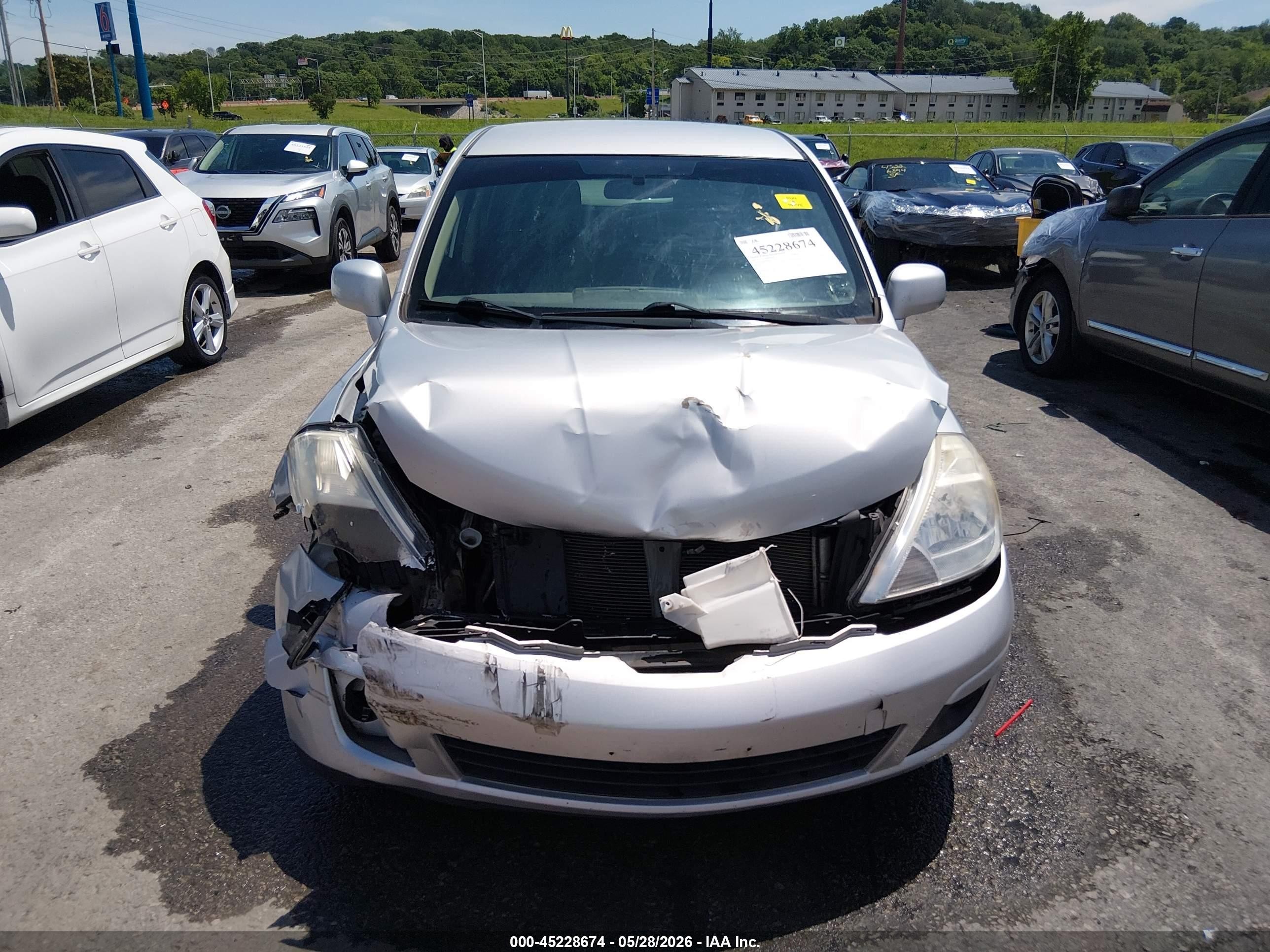 2011 Nissan Versa 1.8s Silver vin: 3N1BC1CP2BL514293