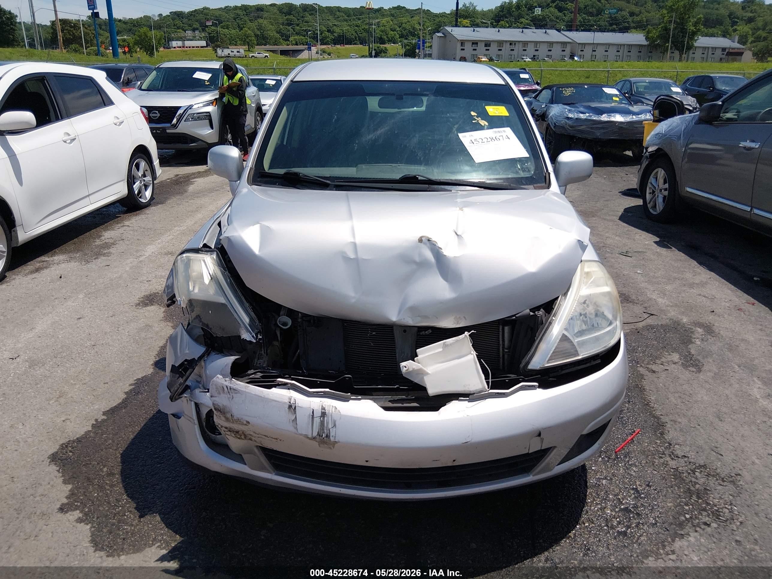 2011 Nissan Versa 1.8s Silver vin: 3N1BC1CP2BL514293