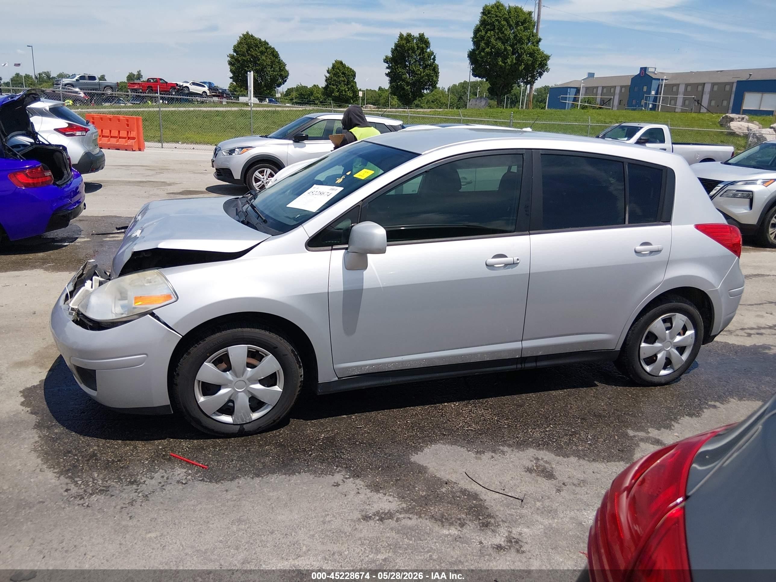 2011 Nissan Versa 1.8s Silver vin: 3N1BC1CP2BL514293