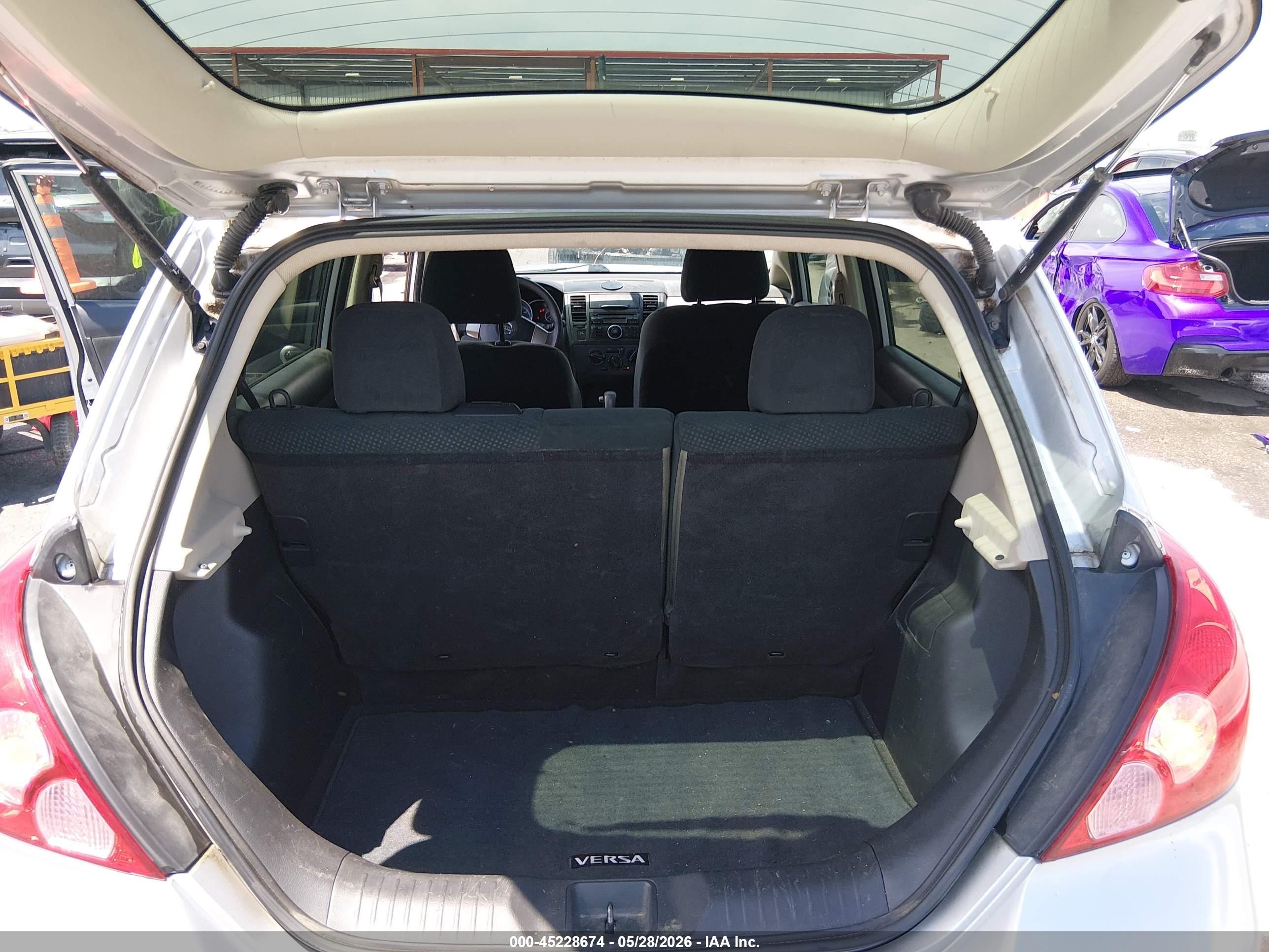 2011 Nissan Versa 1.8s Silver vin: 3N1BC1CP2BL514293