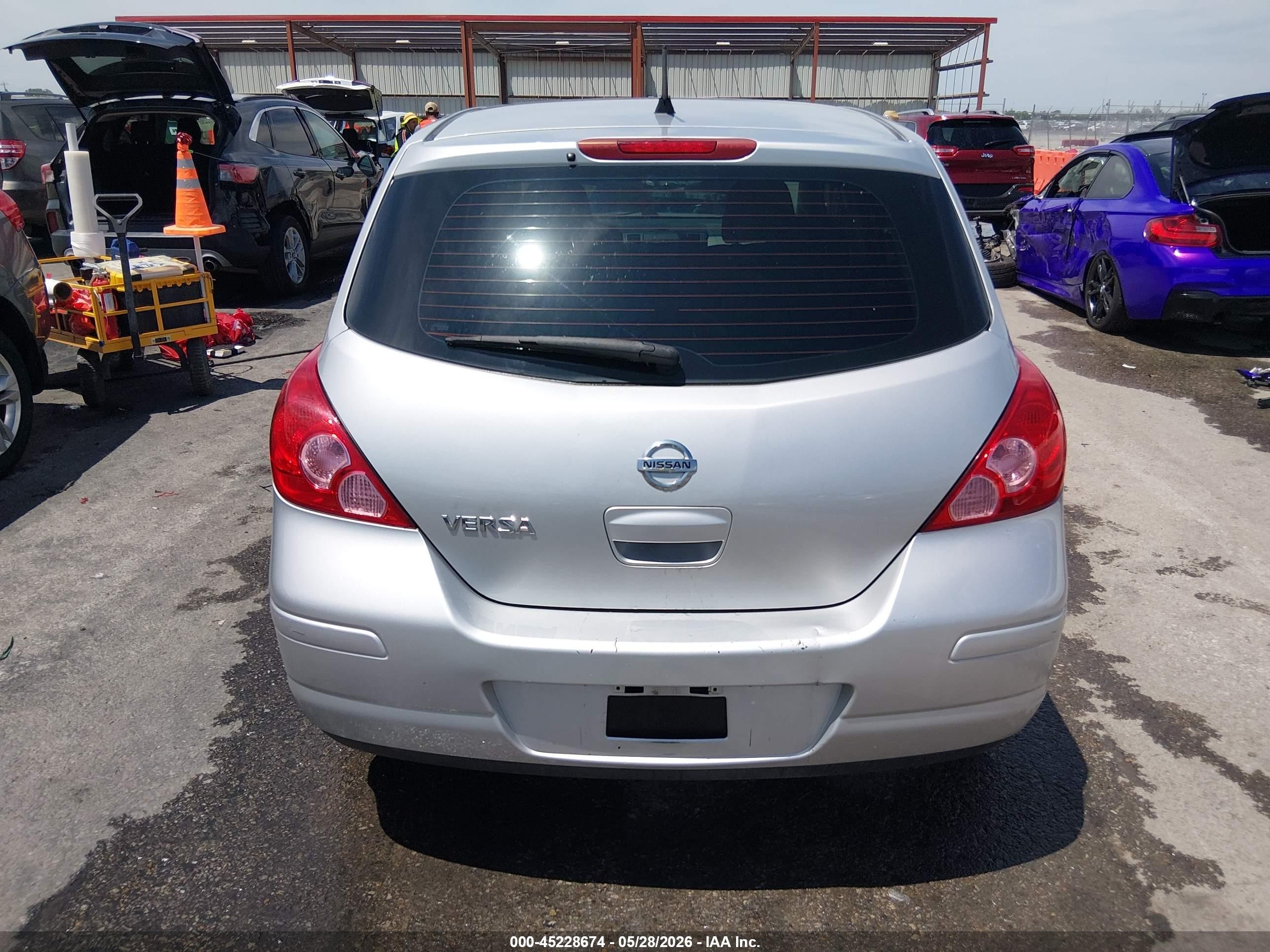 2011 Nissan Versa 1.8s Silver vin: 3N1BC1CP2BL514293