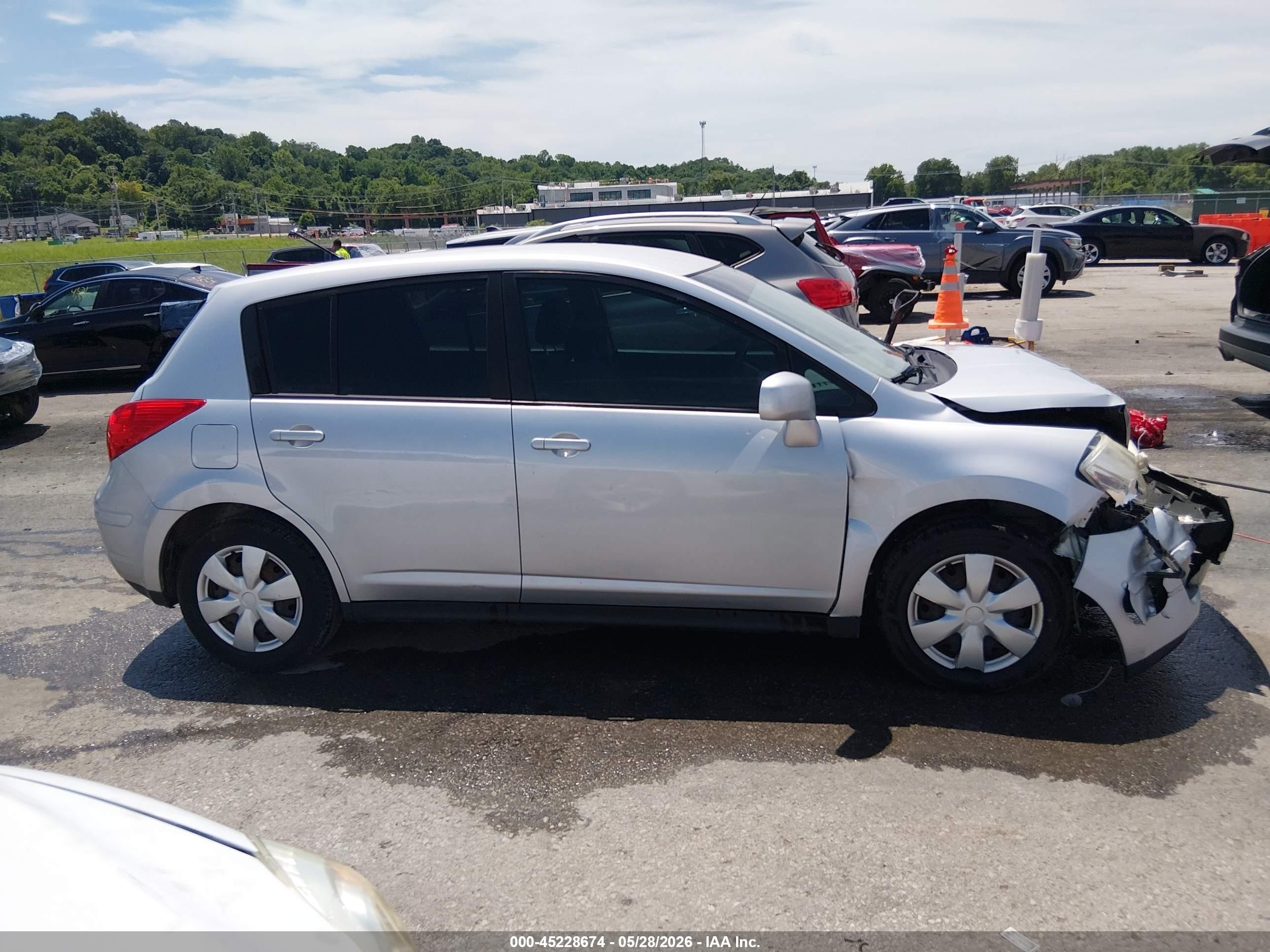 2011 Nissan Versa 1.8s Silver vin: 3N1BC1CP2BL514293