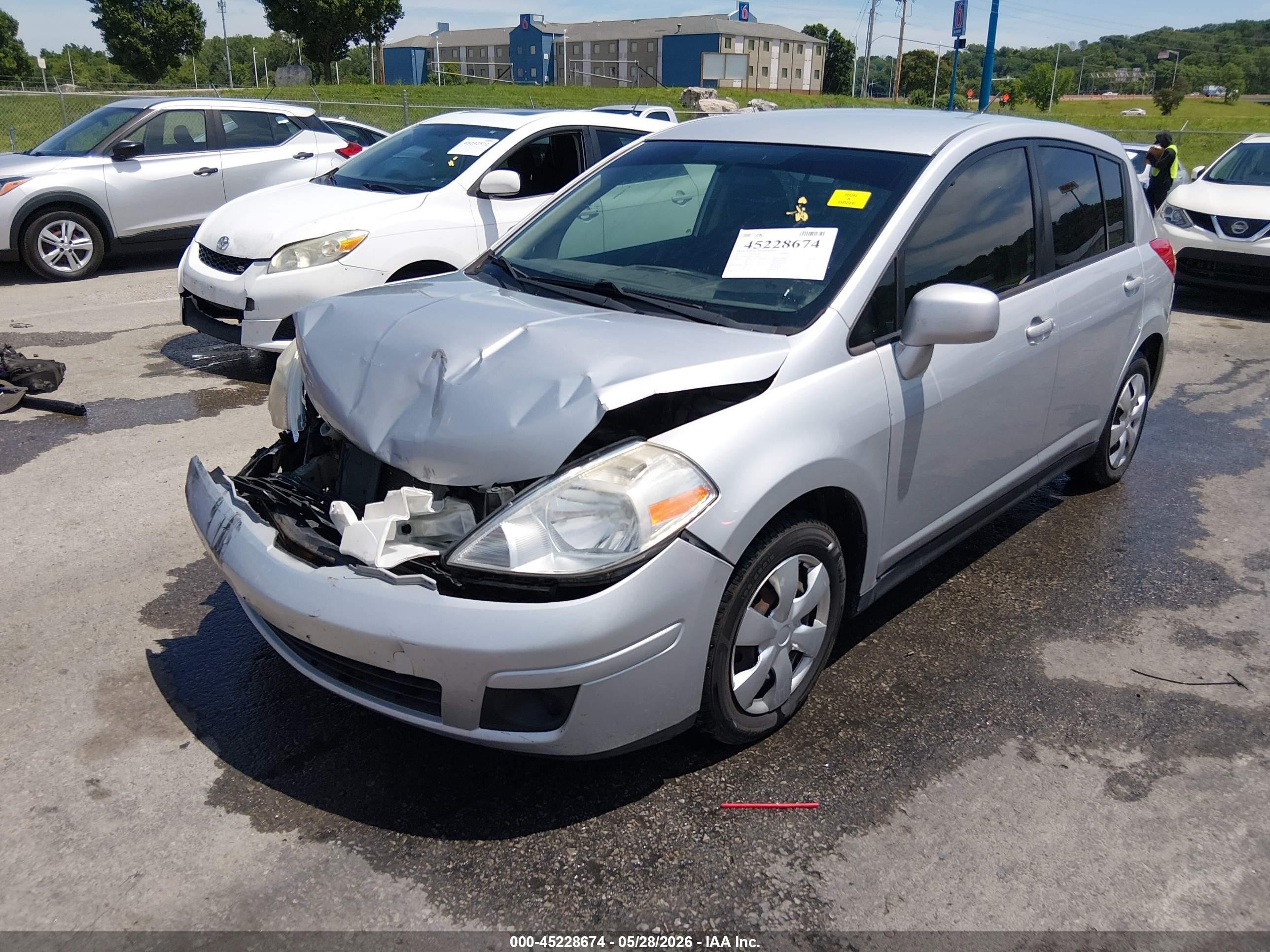 2011 Nissan Versa 1.8s Silver vin: 3N1BC1CP2BL514293