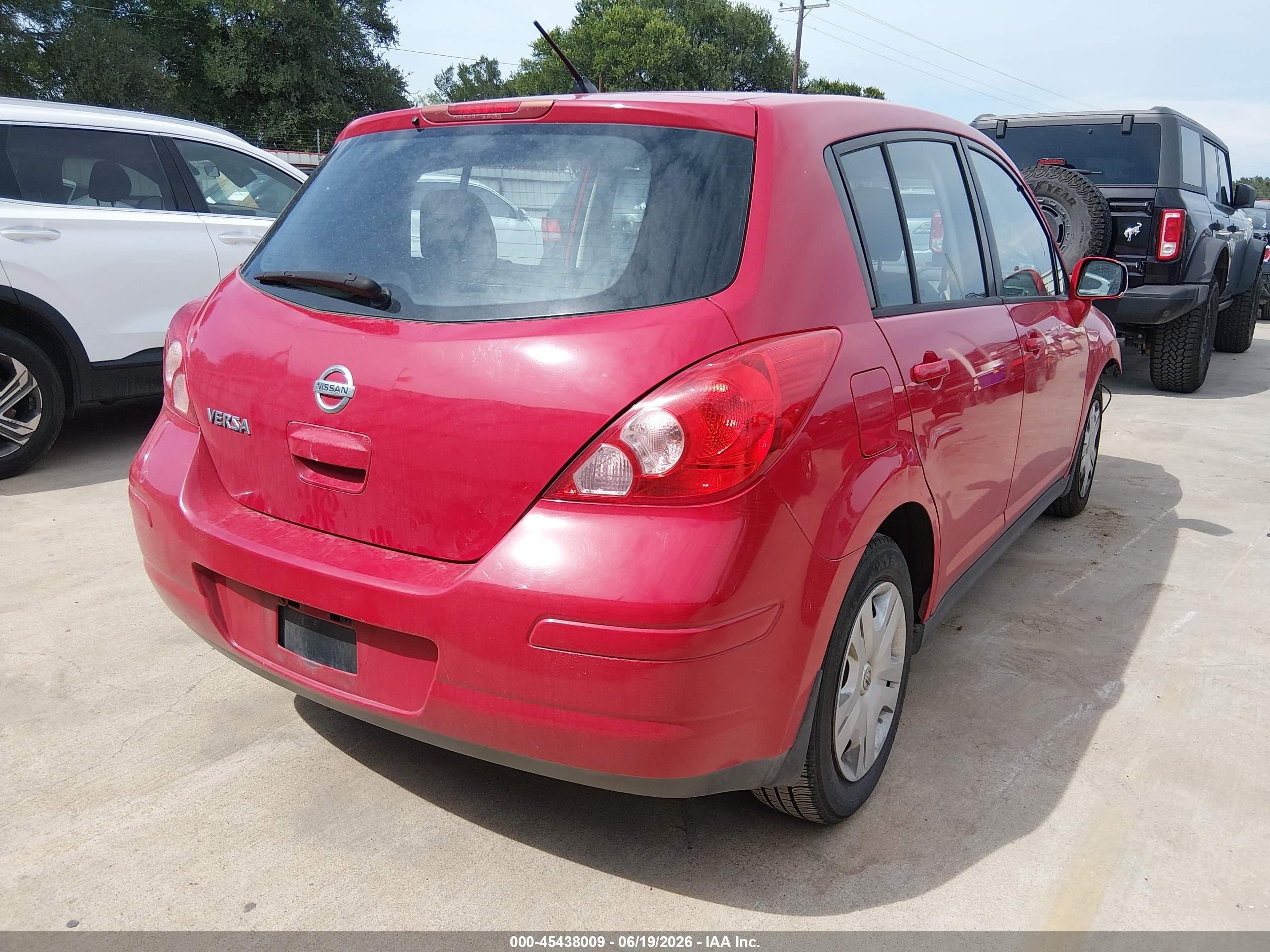 2012 Nissan Versa 1.8 S Red vin: 3N1BC1CP2CK224398