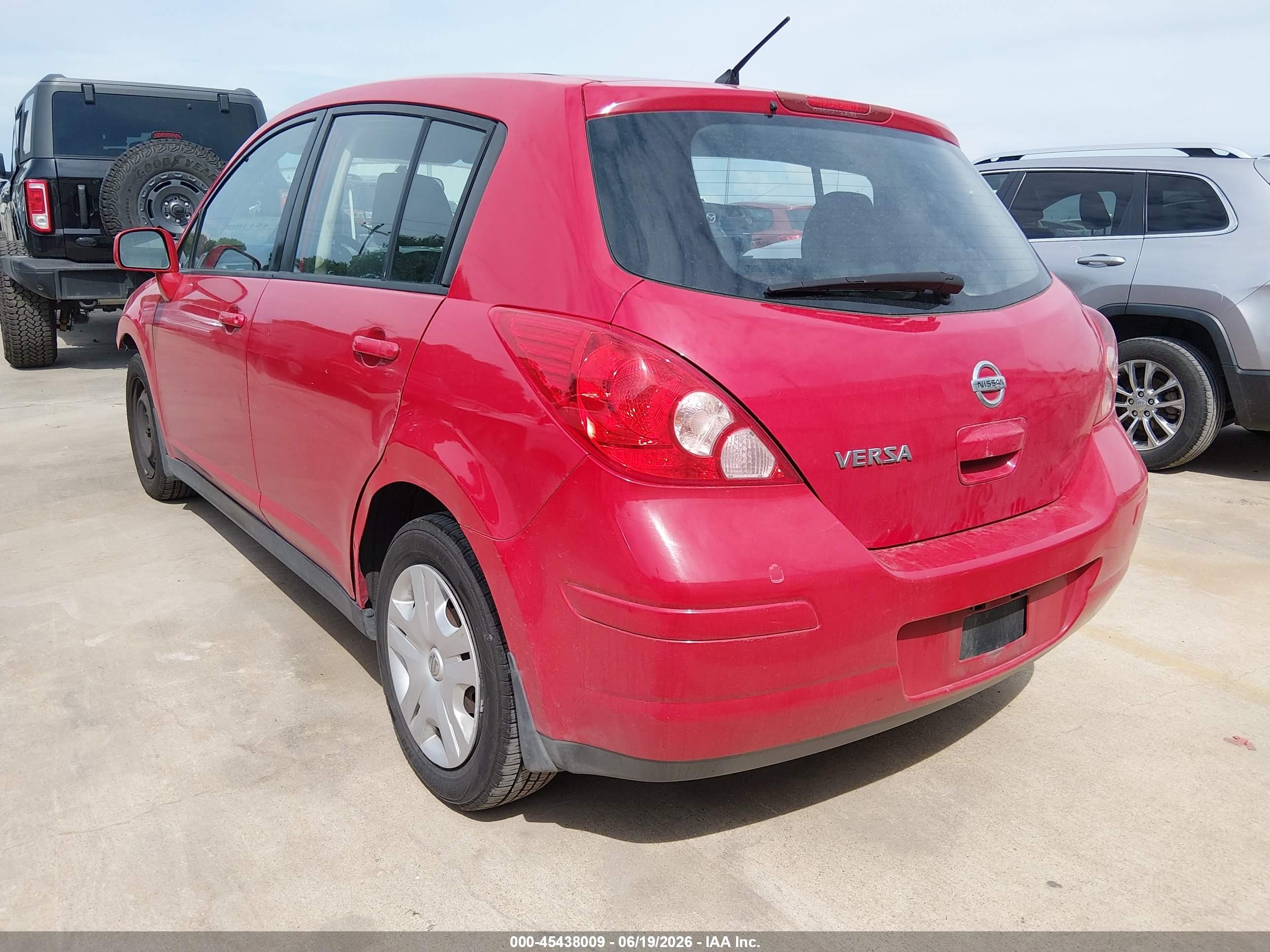2012 Nissan Versa 1.8 S Red vin: 3N1BC1CP2CK224398
