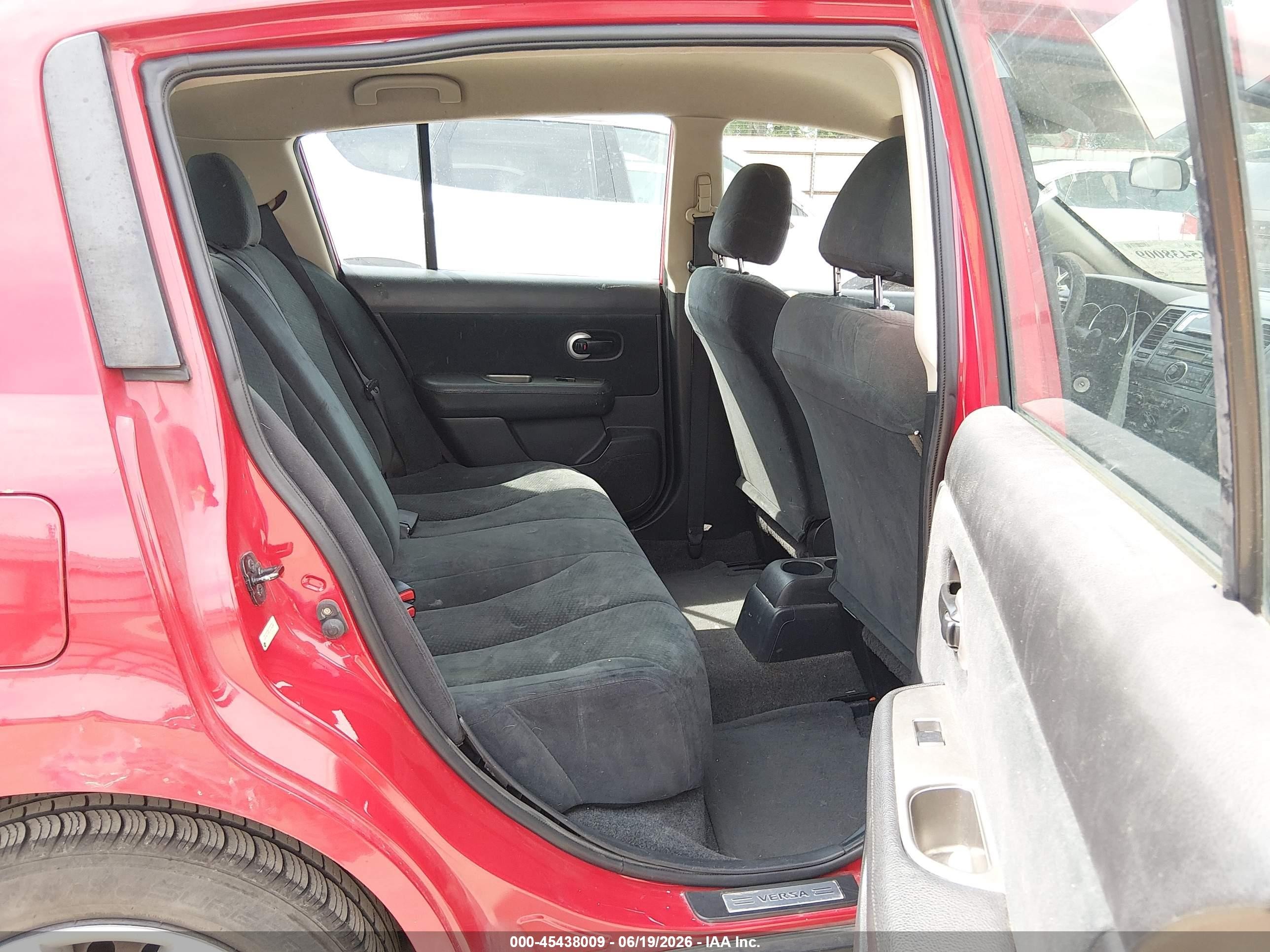 2012 Nissan Versa 1.8 S Red vin: 3N1BC1CP2CK224398