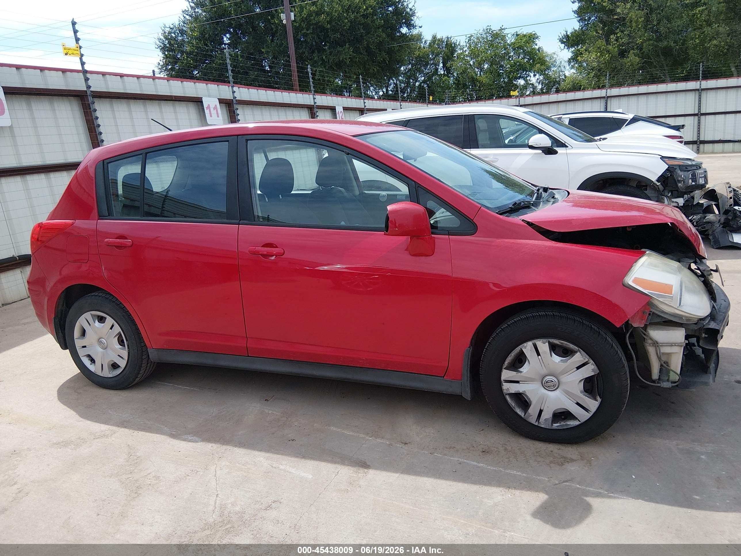 2012 Nissan Versa 1.8 S Red vin: 3N1BC1CP2CK224398