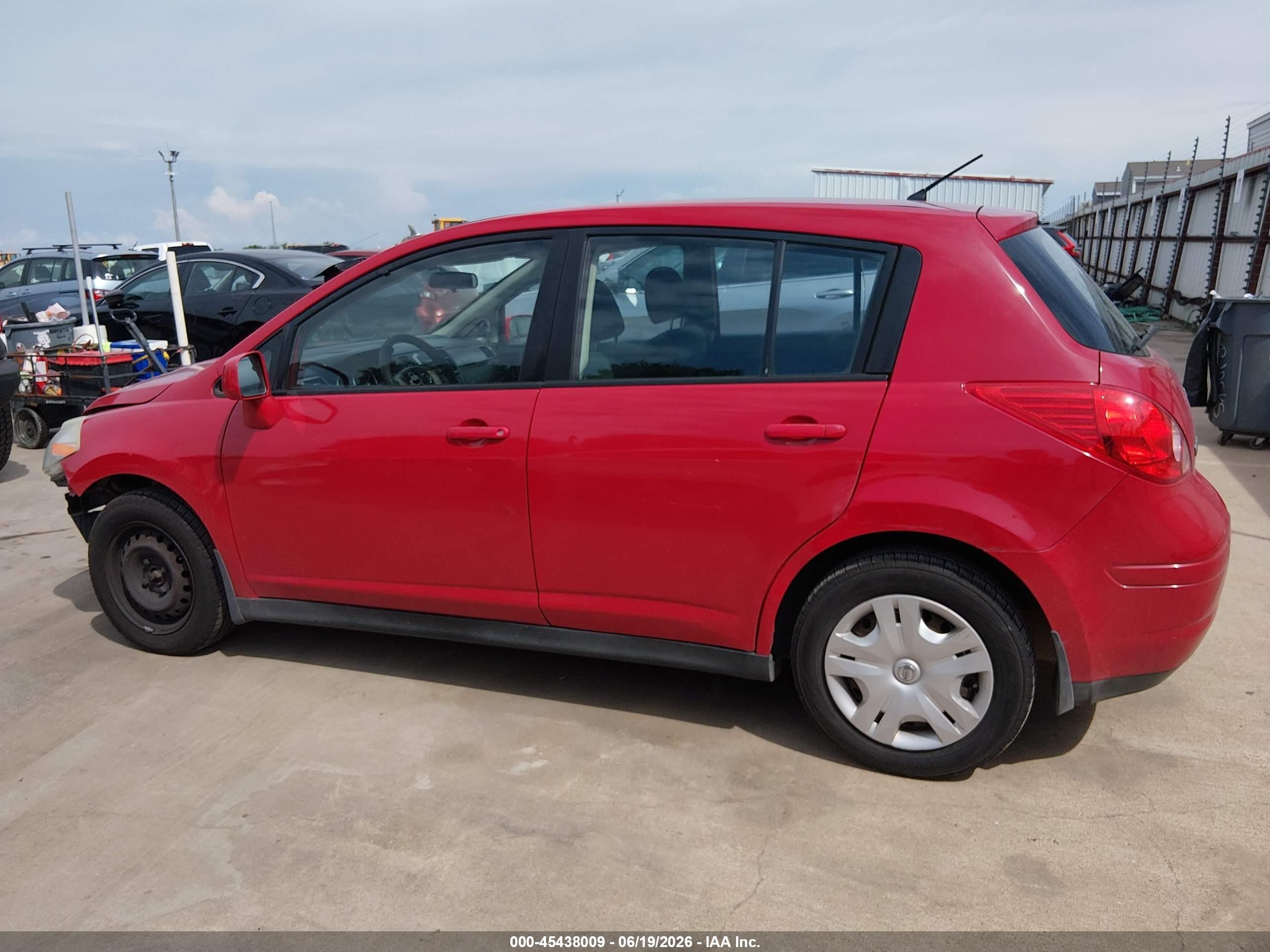 2012 Nissan Versa 1.8 S Red vin: 3N1BC1CP2CK224398