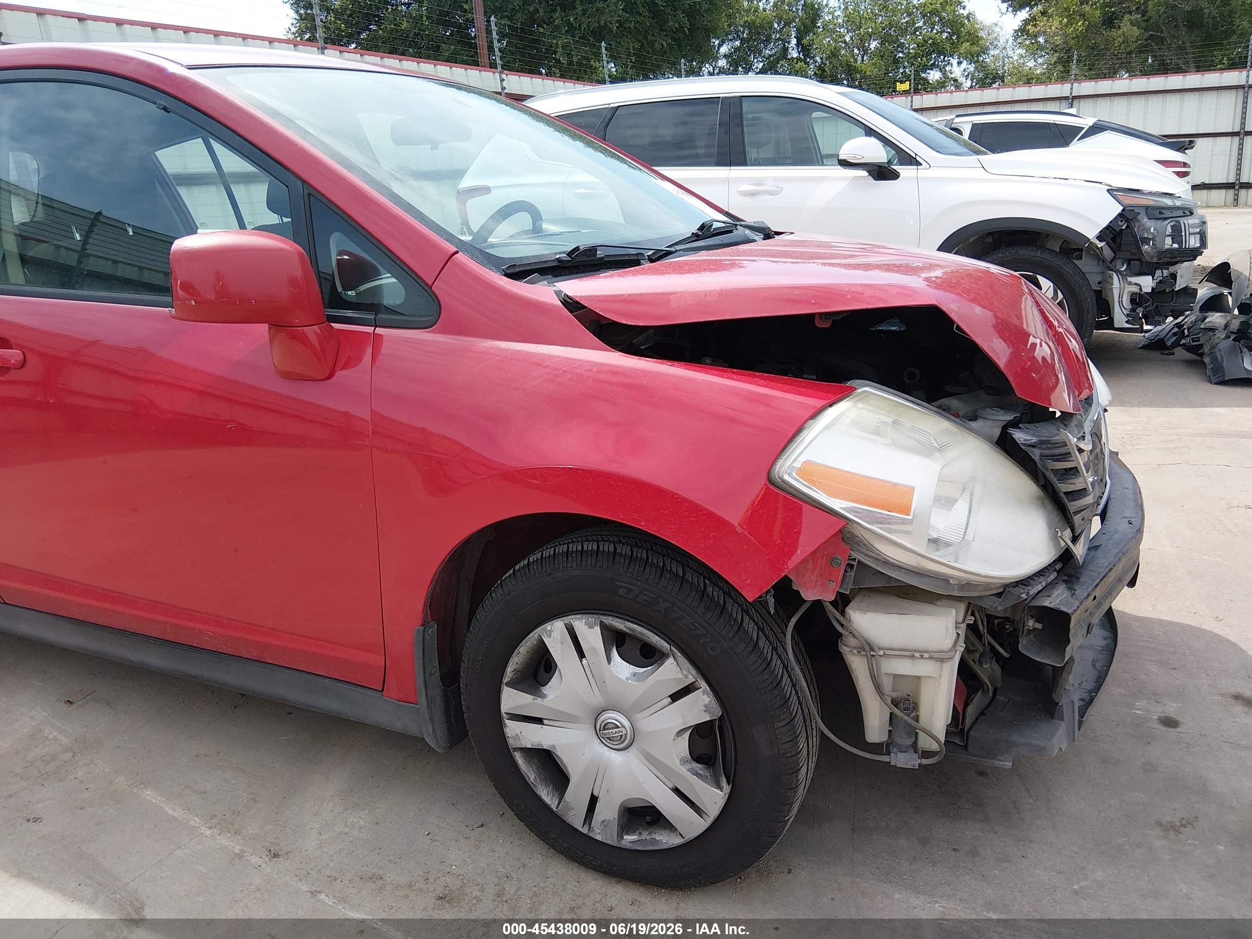 2012 Nissan Versa 1.8 S Red vin: 3N1BC1CP2CK224398