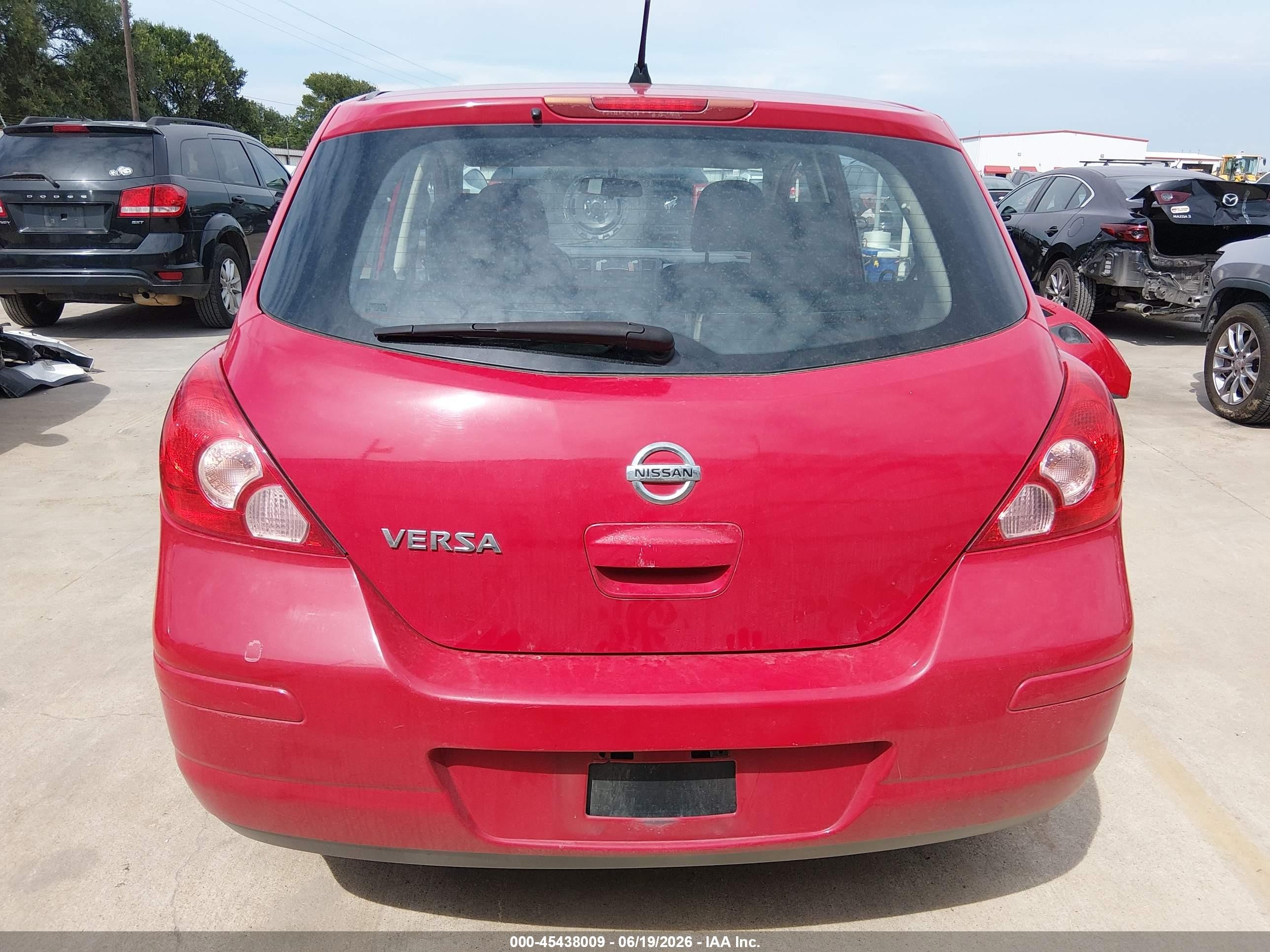 2012 Nissan Versa 1.8 S Red vin: 3N1BC1CP2CK224398