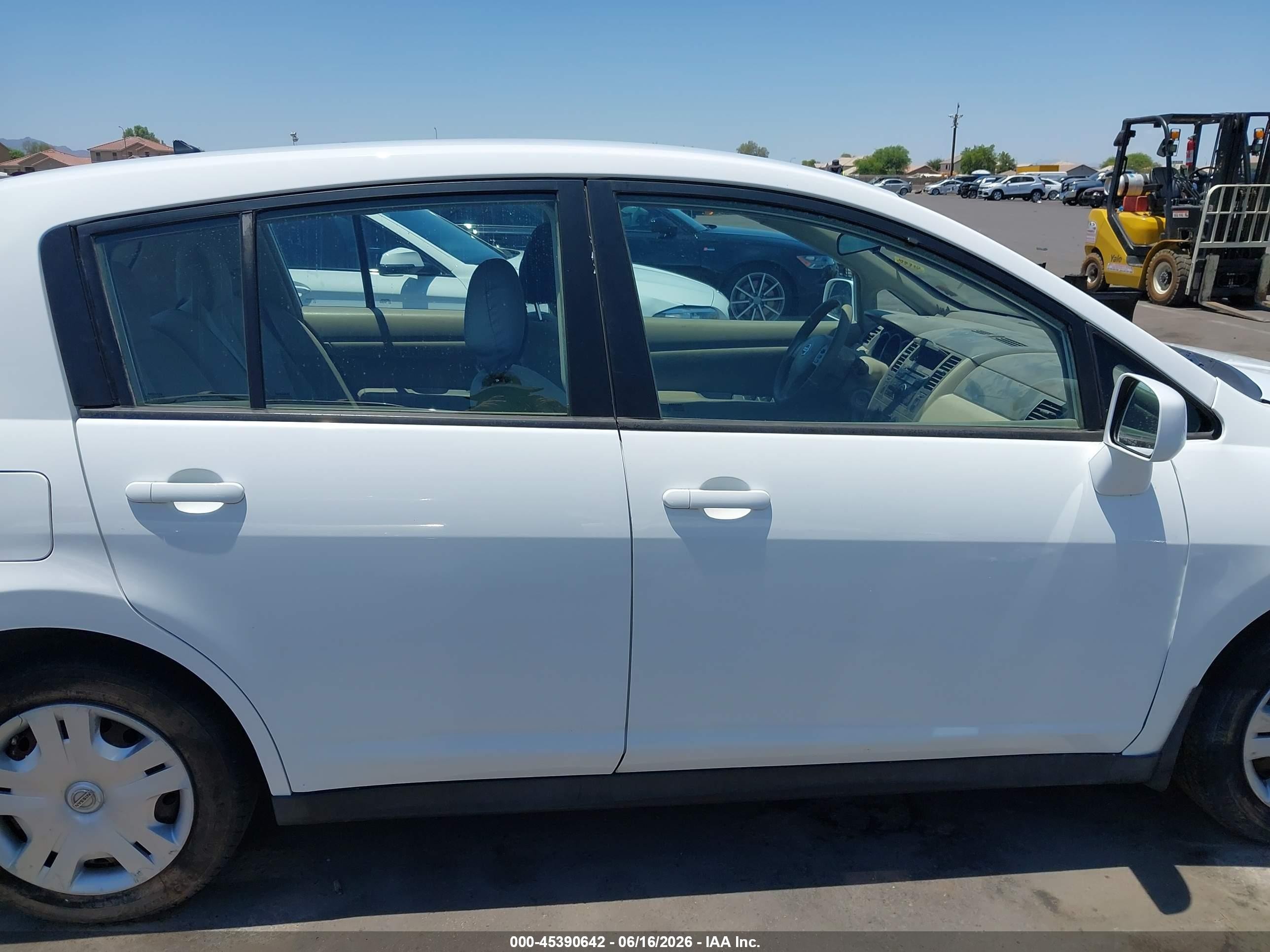 2012 Nissan Versa 1.8 S White vin: 3N1BC1CP2CK298209