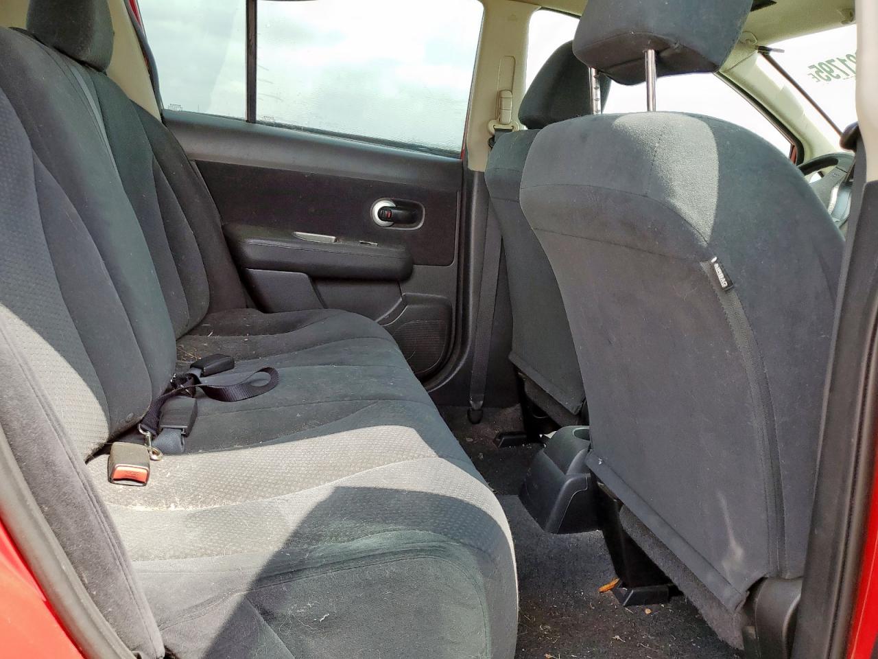 2012 Nissan Versa 1.8 S Red vin: 3N1BC1CP2CL372660