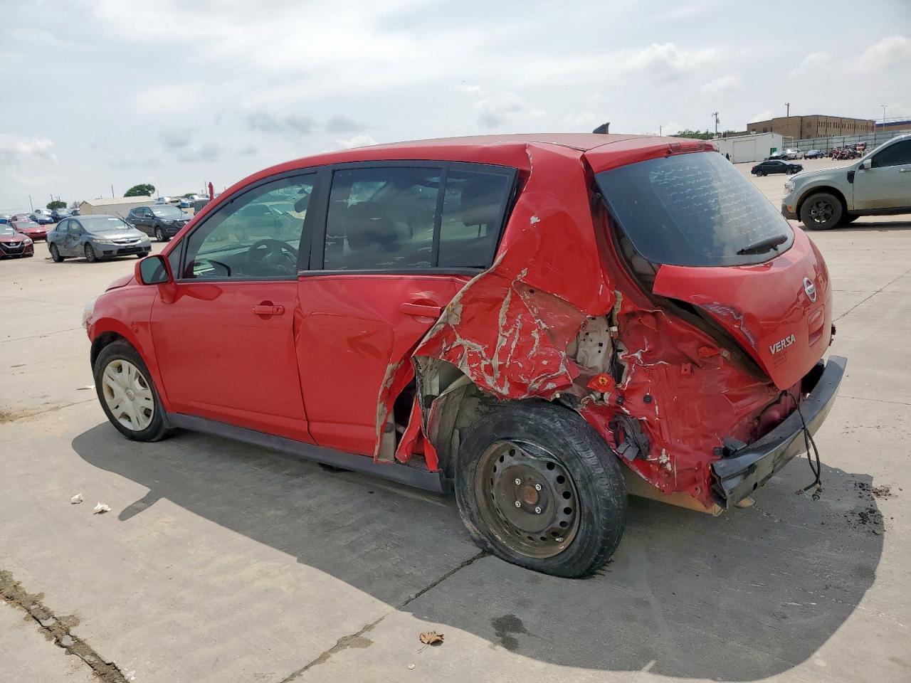 2012 Nissan Versa 1.8 S Red vin: 3N1BC1CP2CL372660