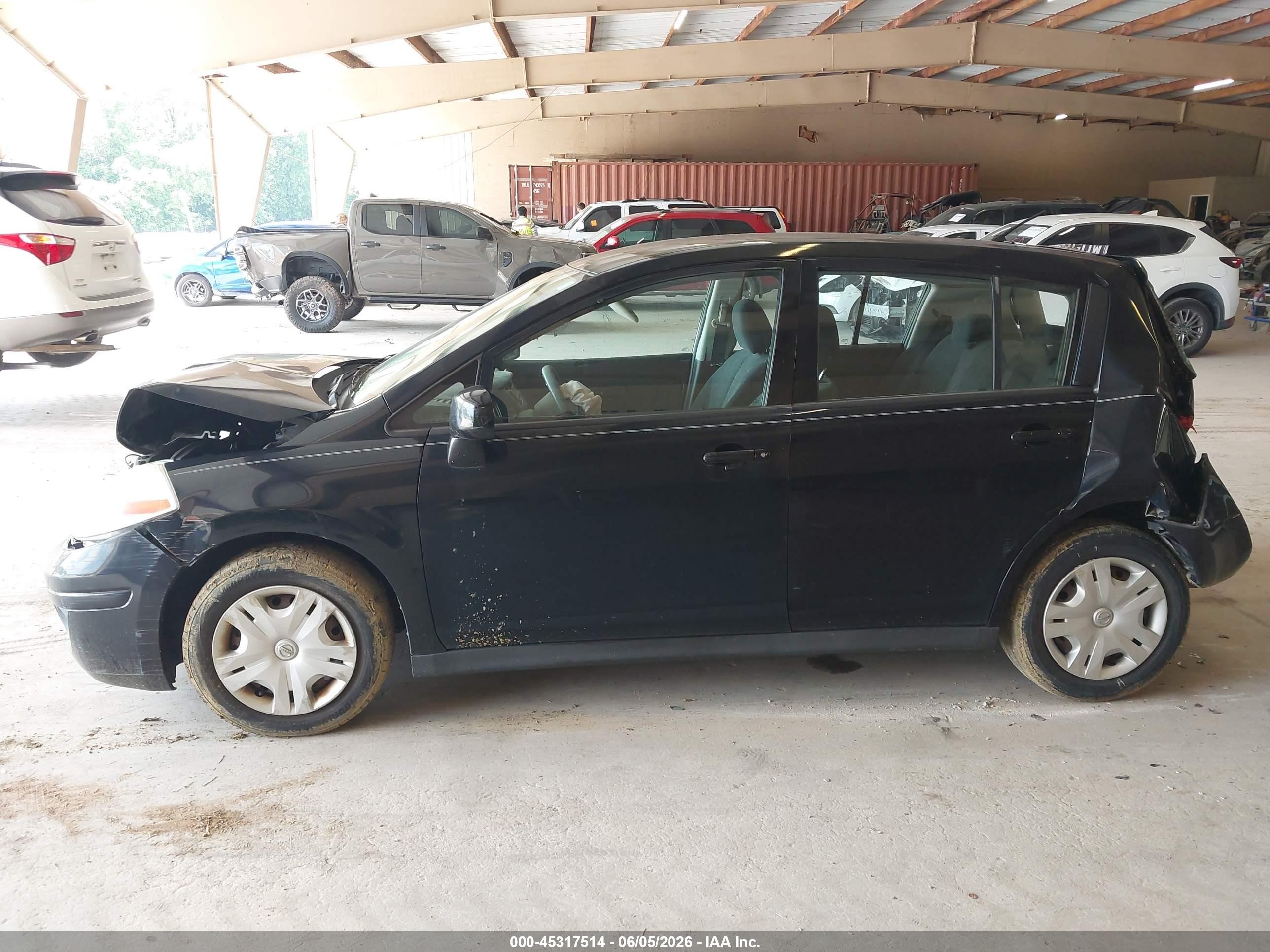 2010 Nissan Versa 1.8s Черный vin: 3N1BC1CP3AL445936