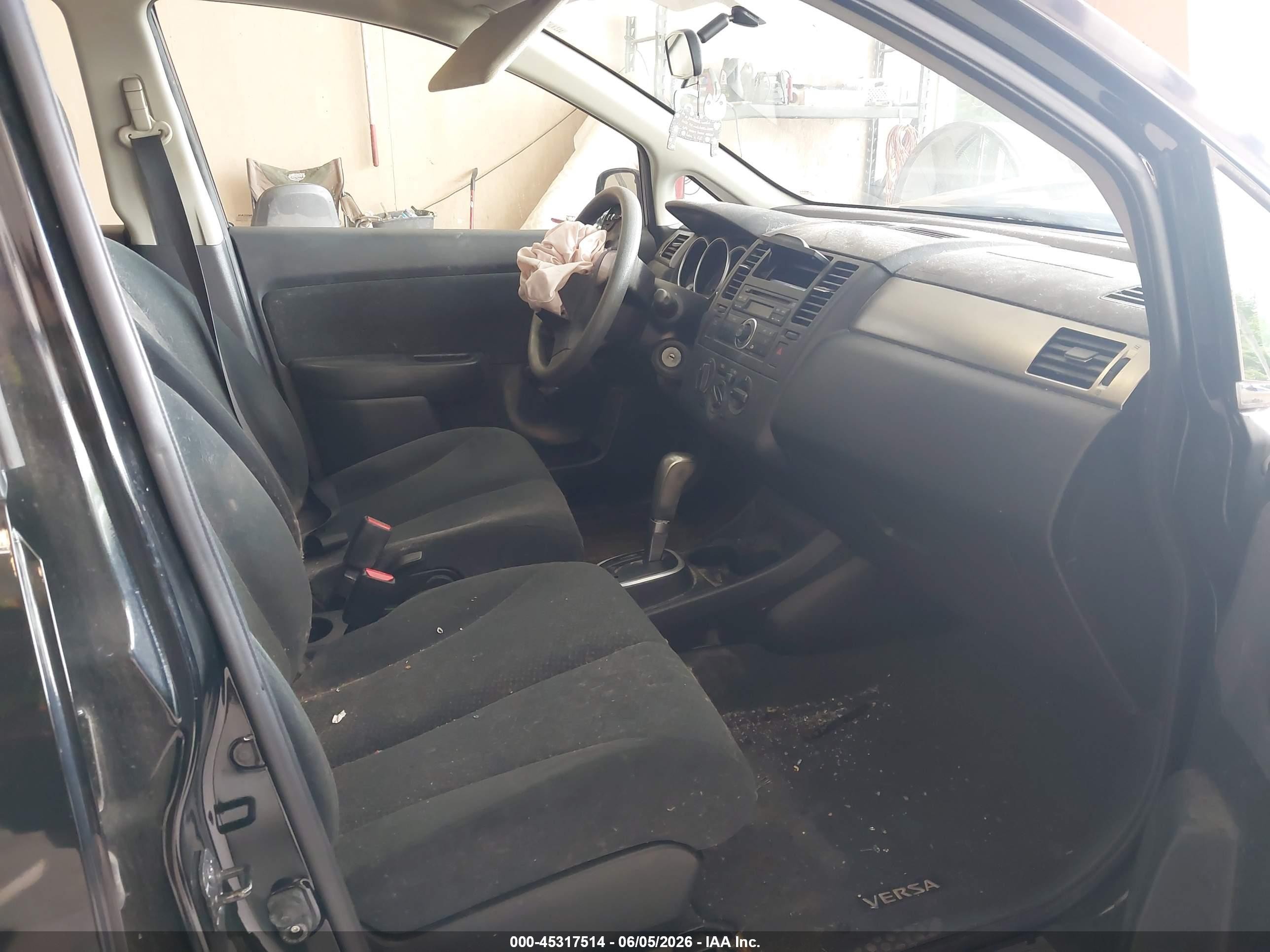 2010 Nissan Versa 1.8s Черный vin: 3N1BC1CP3AL445936