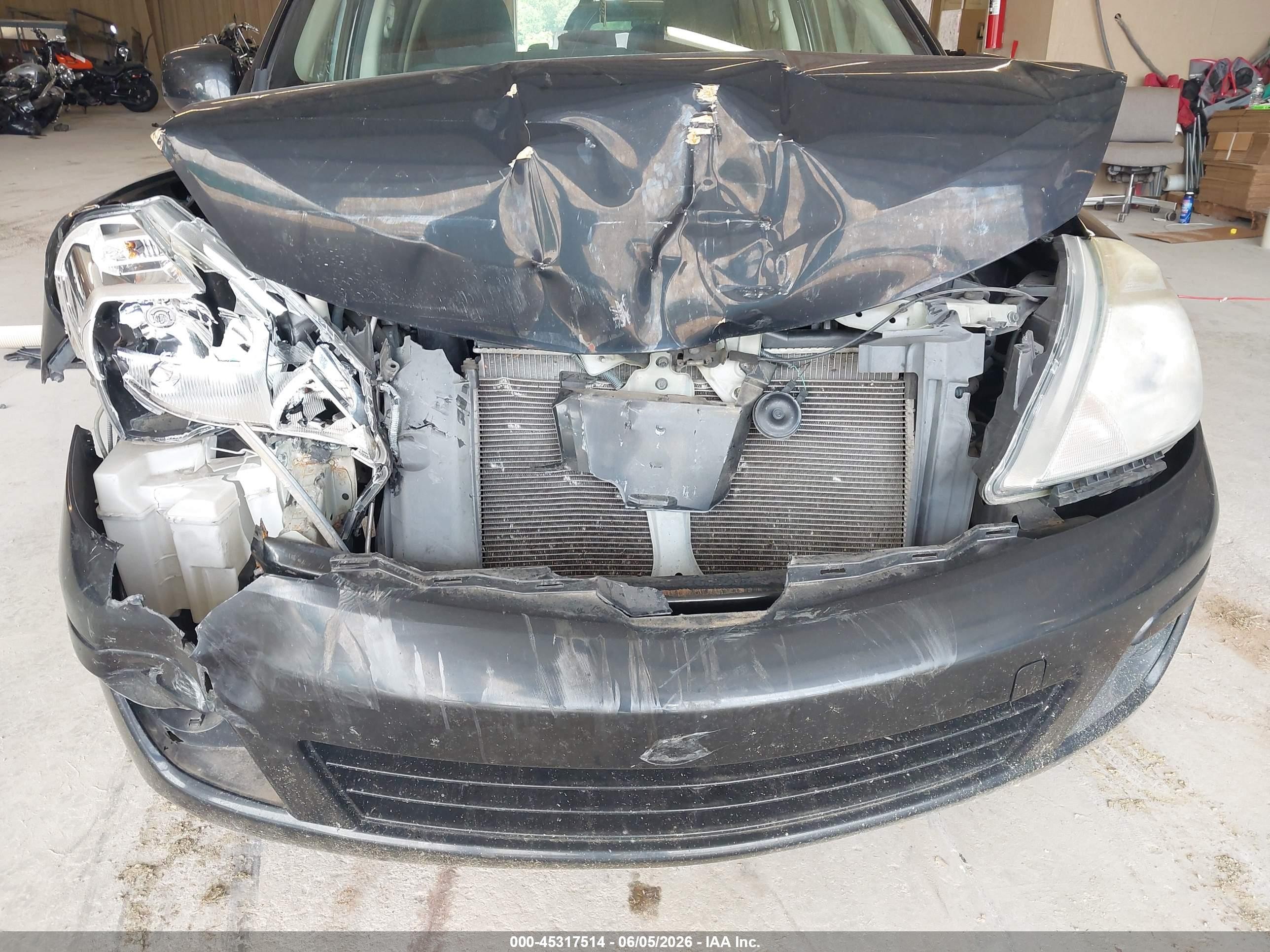 2010 Nissan Versa 1.8s Черный vin: 3N1BC1CP3AL445936