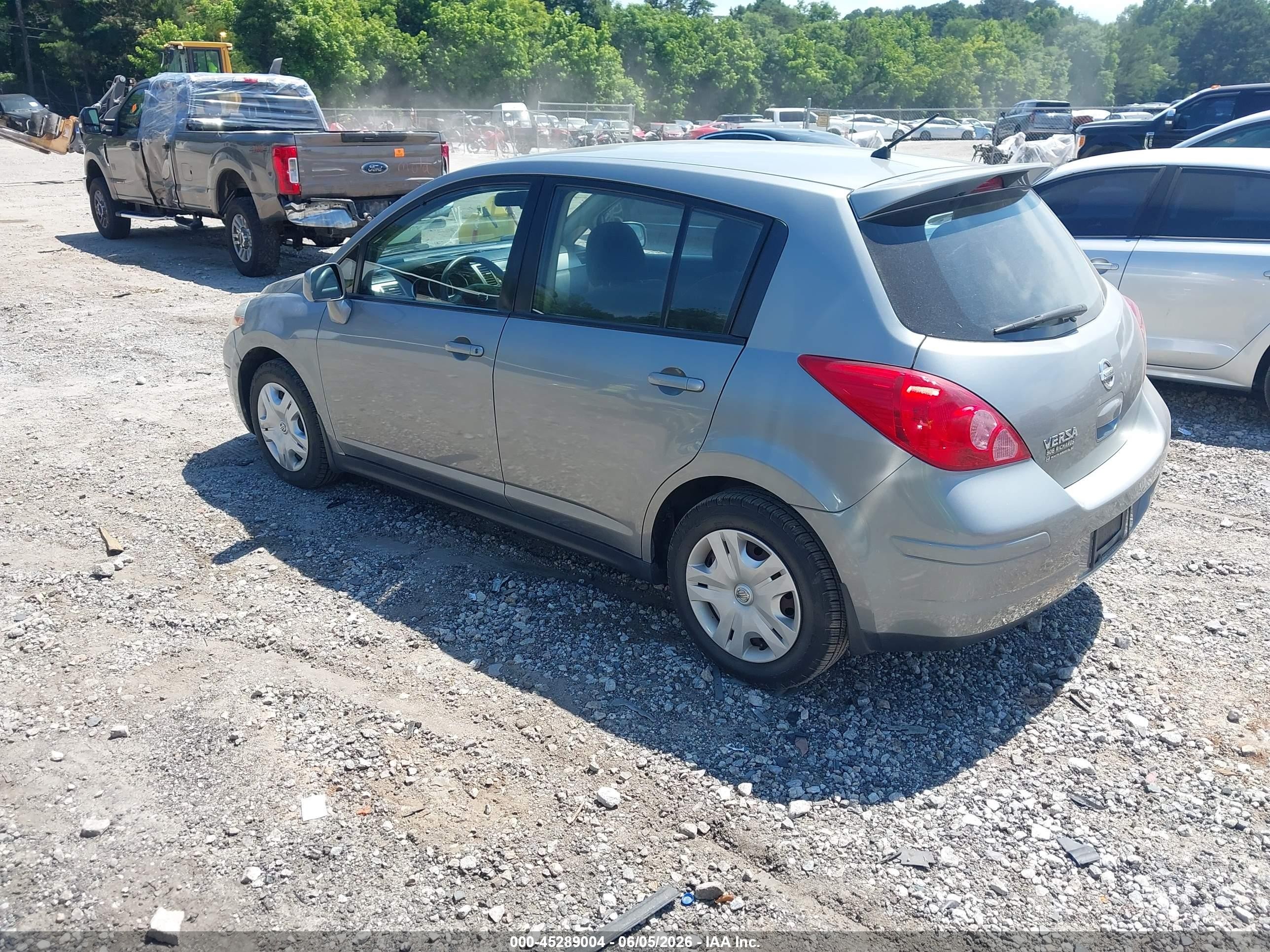 2011 Nissan Versa 1.8s Silver vin: 3N1BC1CP3BL375582