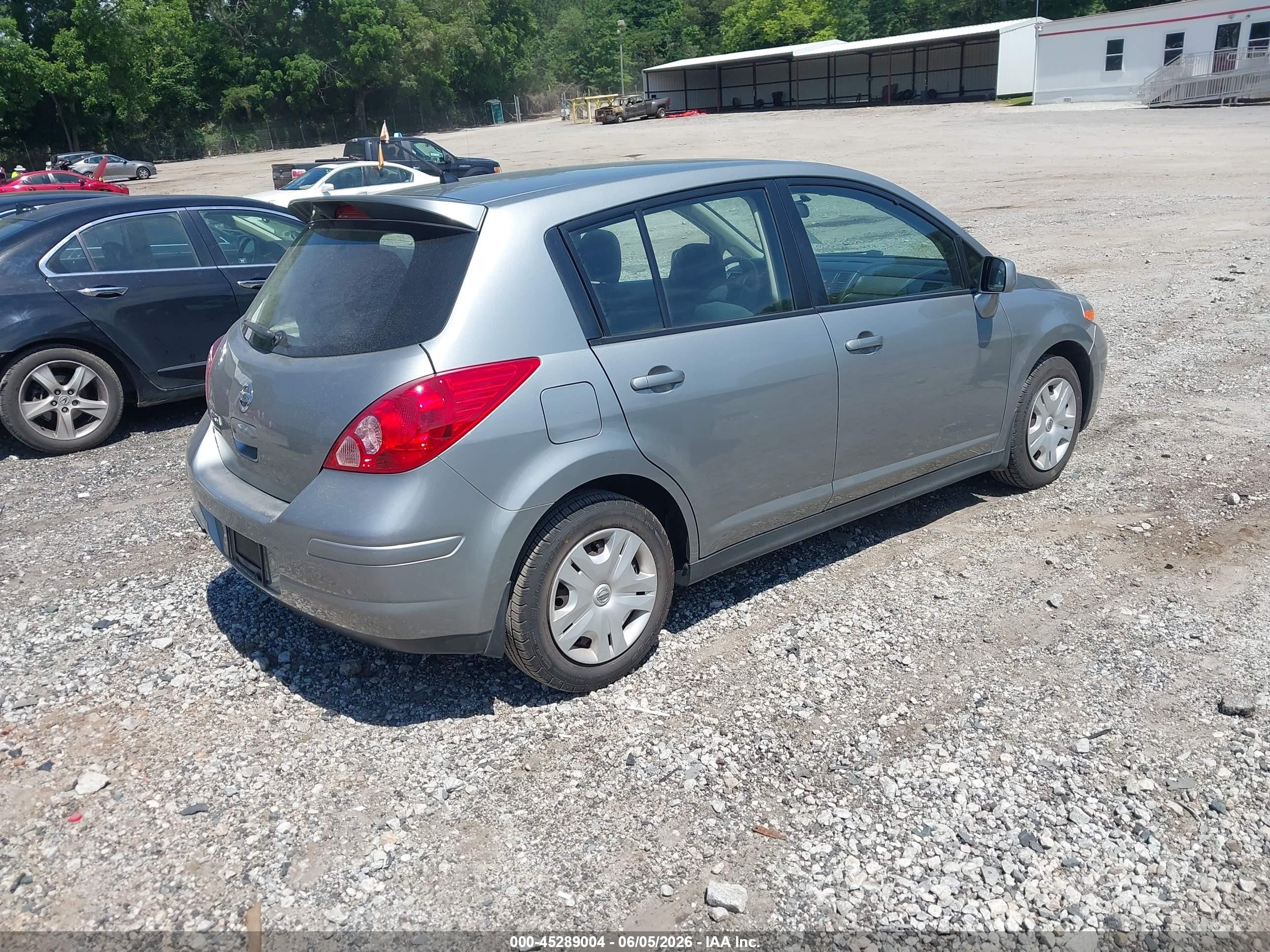 2011 Nissan Versa 1.8s Silver vin: 3N1BC1CP3BL375582