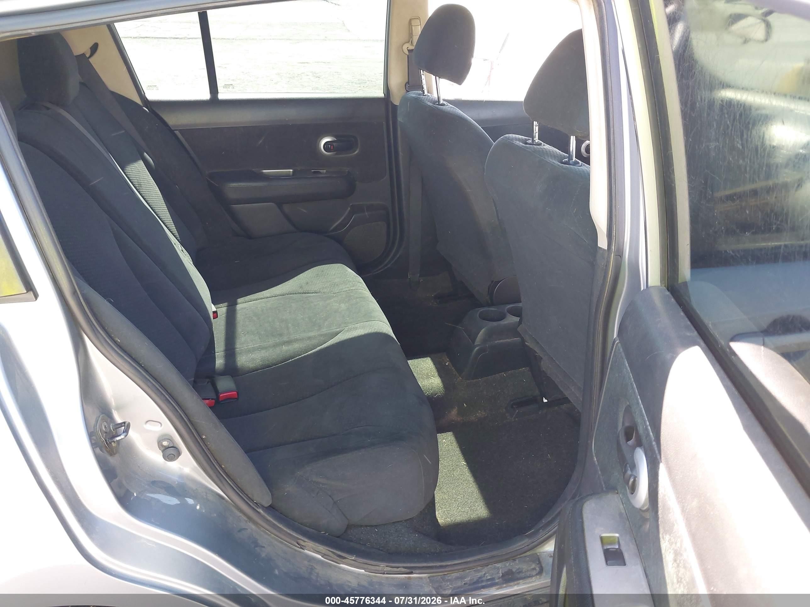 2011 Nissan Versa 1.8s Серебряный vin: 3N1BC1CP3BL445100