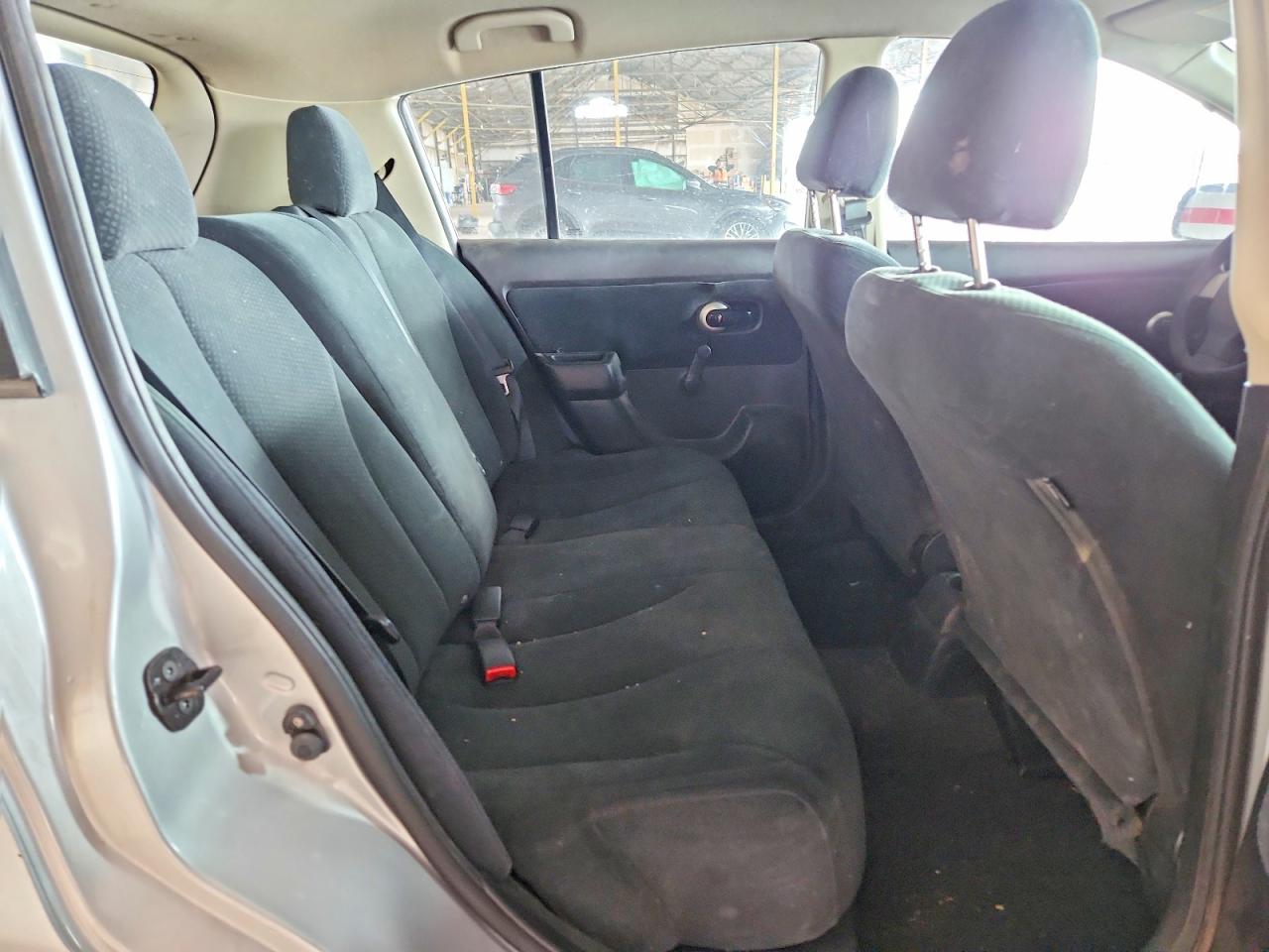 2011 Nissan Versa 1.8 S Silver vin: 3N1BC1CP3BL458509