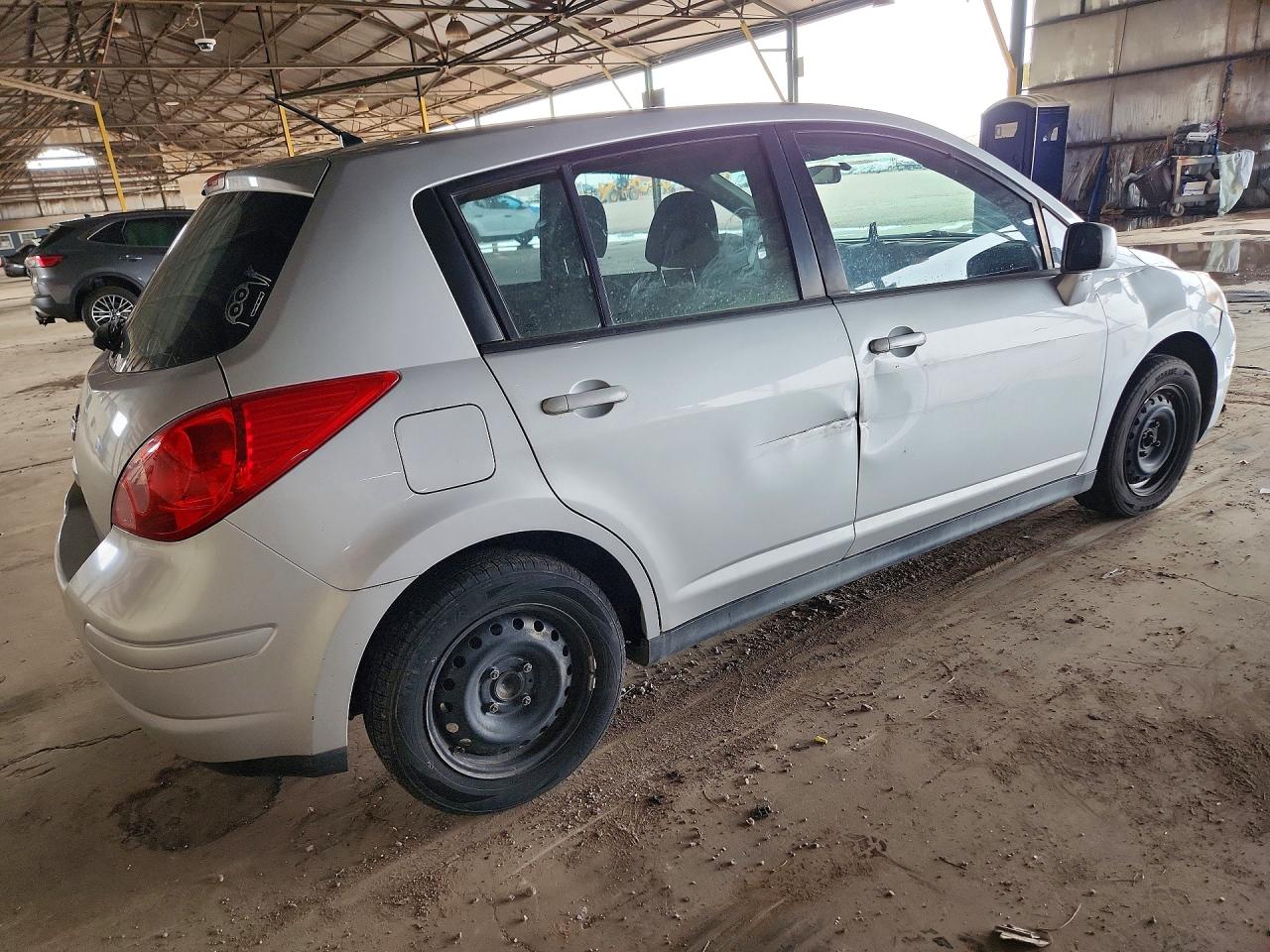 2011 Nissan Versa 1.8 S Silver vin: 3N1BC1CP3BL458509