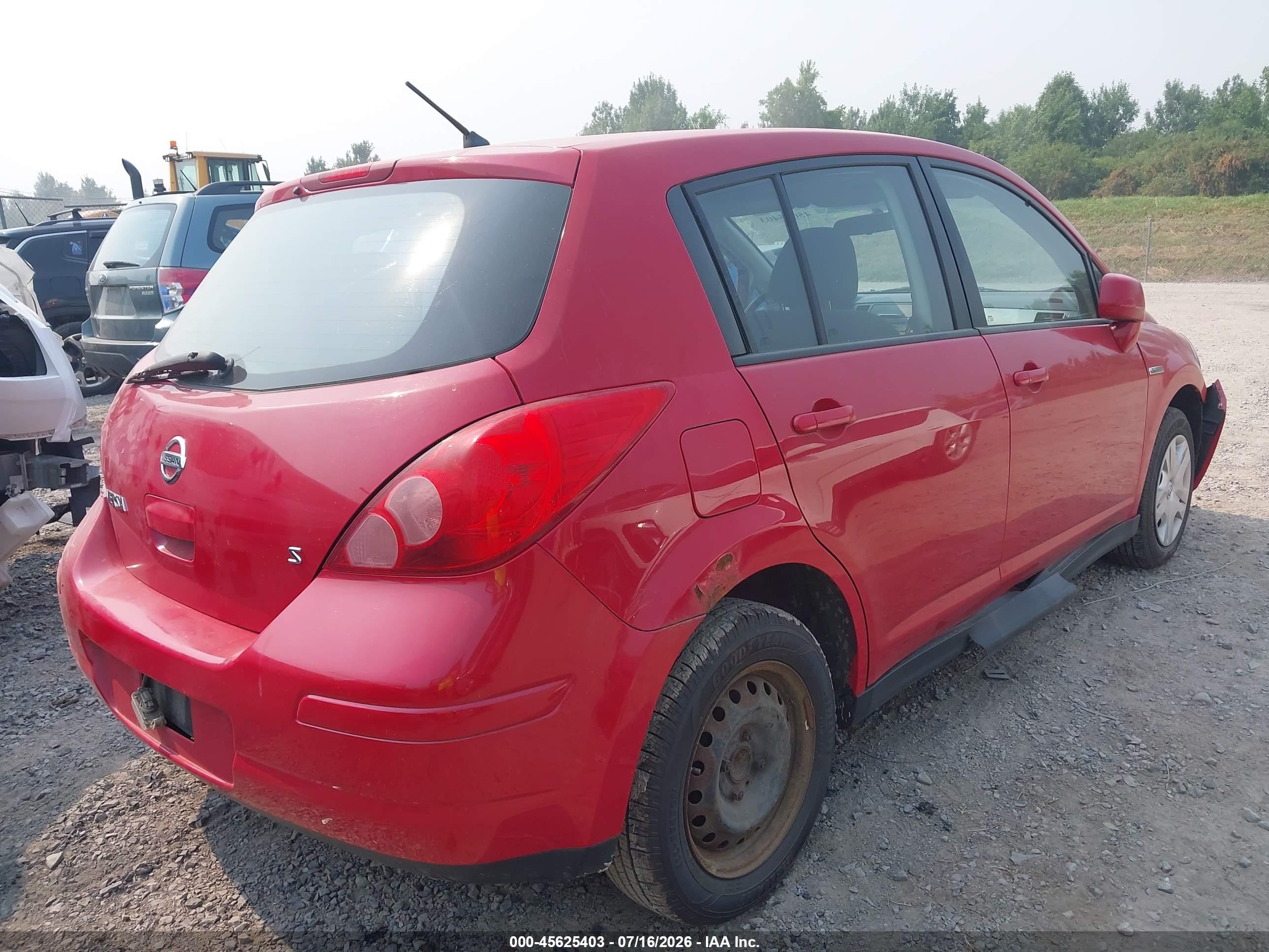 2011 Nissan Versa 1.8s Red vin: 3N1BC1CP3BL469767