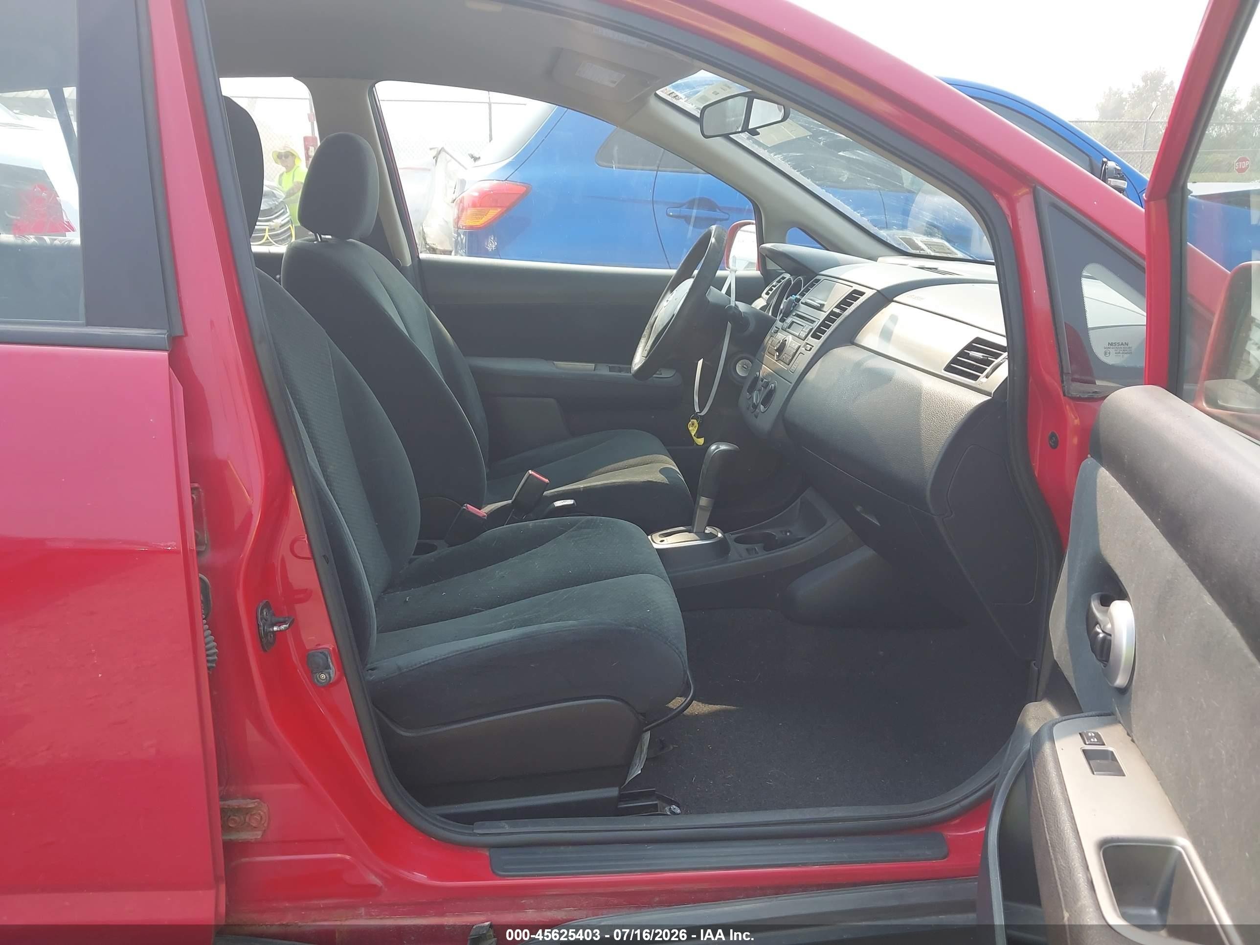 2011 Nissan Versa 1.8s Red vin: 3N1BC1CP3BL469767