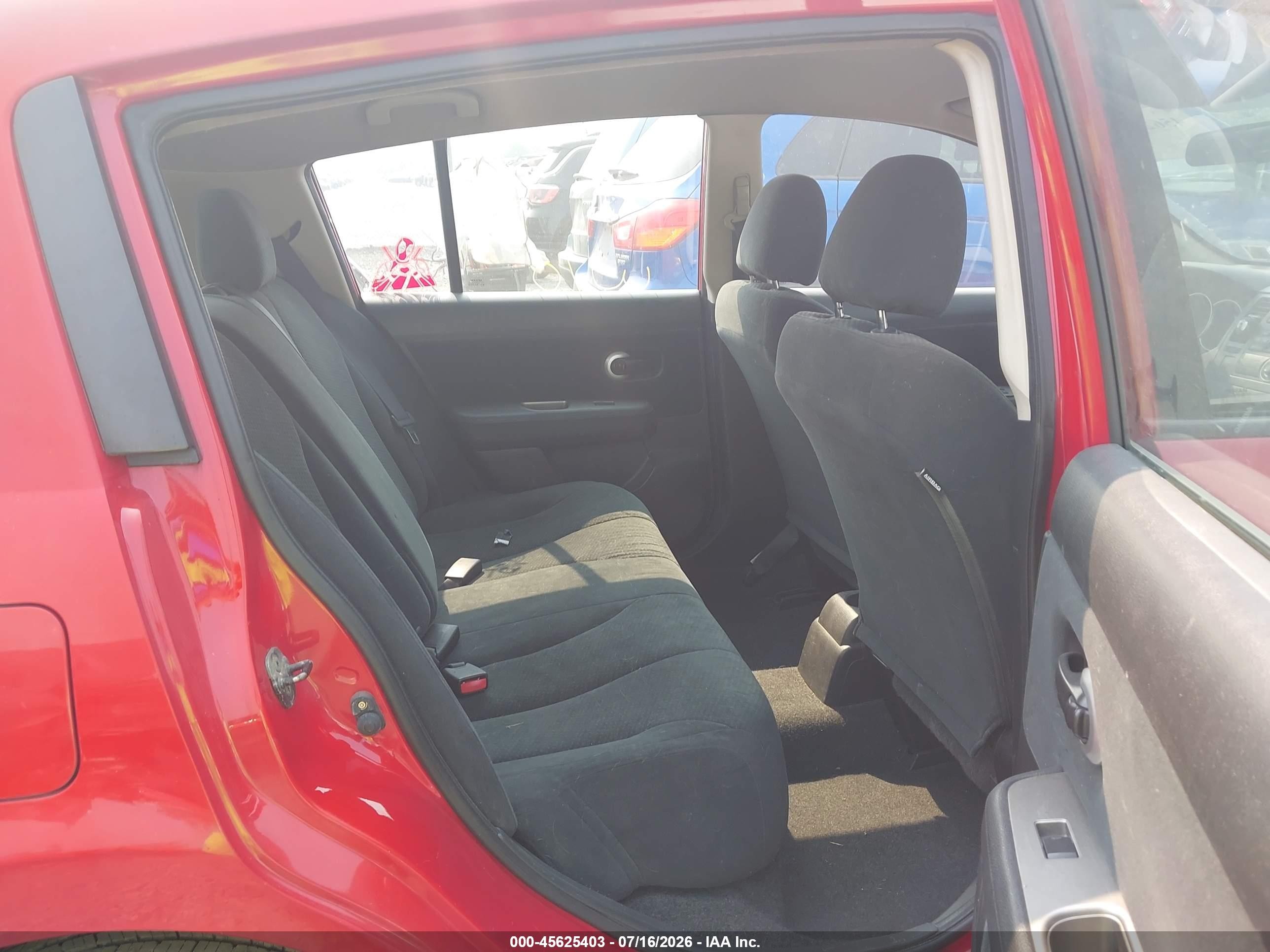 2011 Nissan Versa 1.8s Red vin: 3N1BC1CP3BL469767