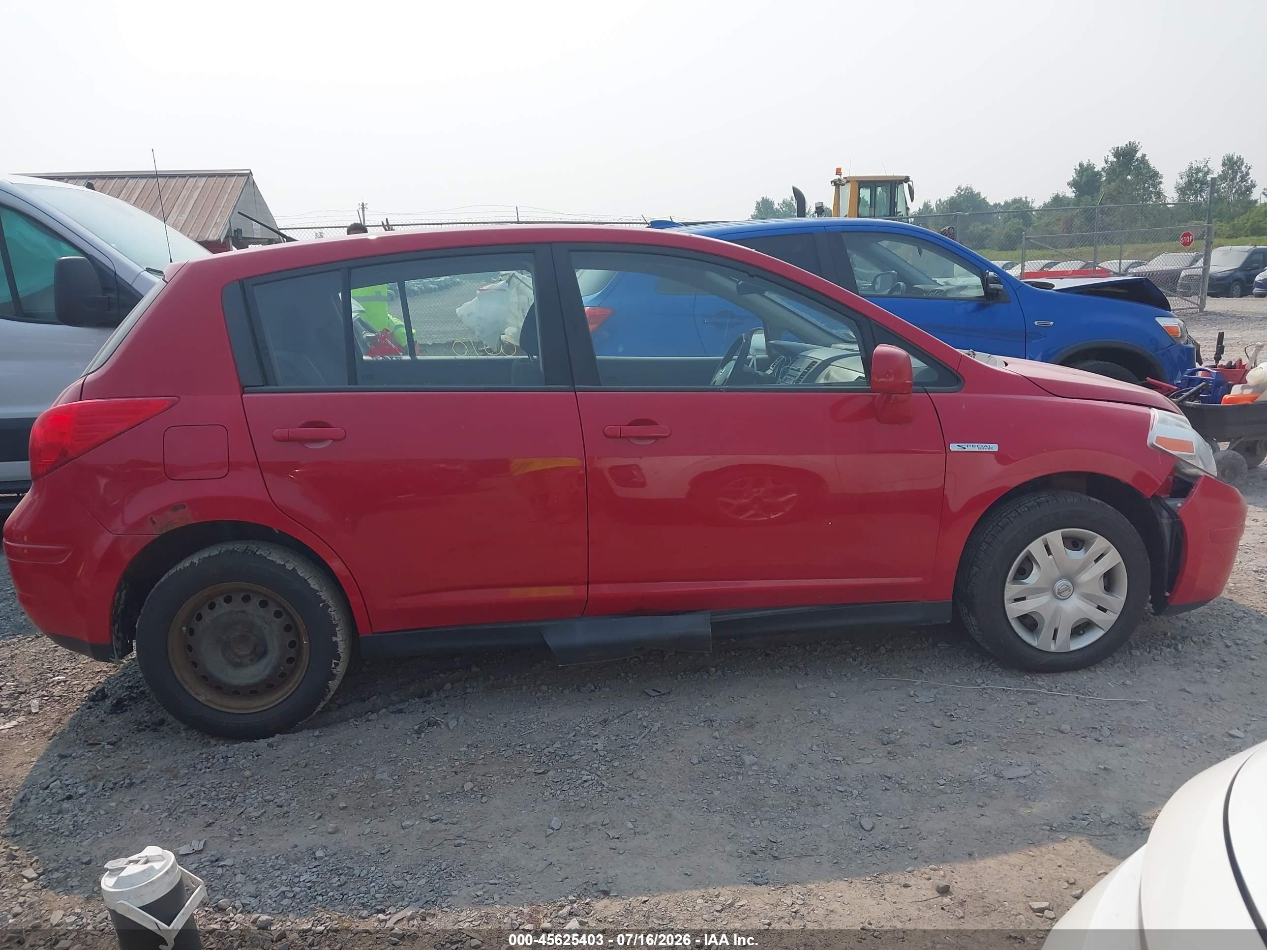2011 Nissan Versa 1.8s Red vin: 3N1BC1CP3BL469767