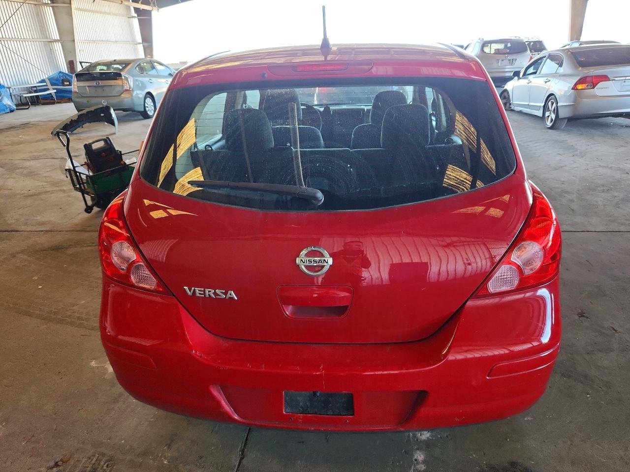 2011 Nissan Versa 1.8 S Red vin: 3N1BC1CP3BL484303