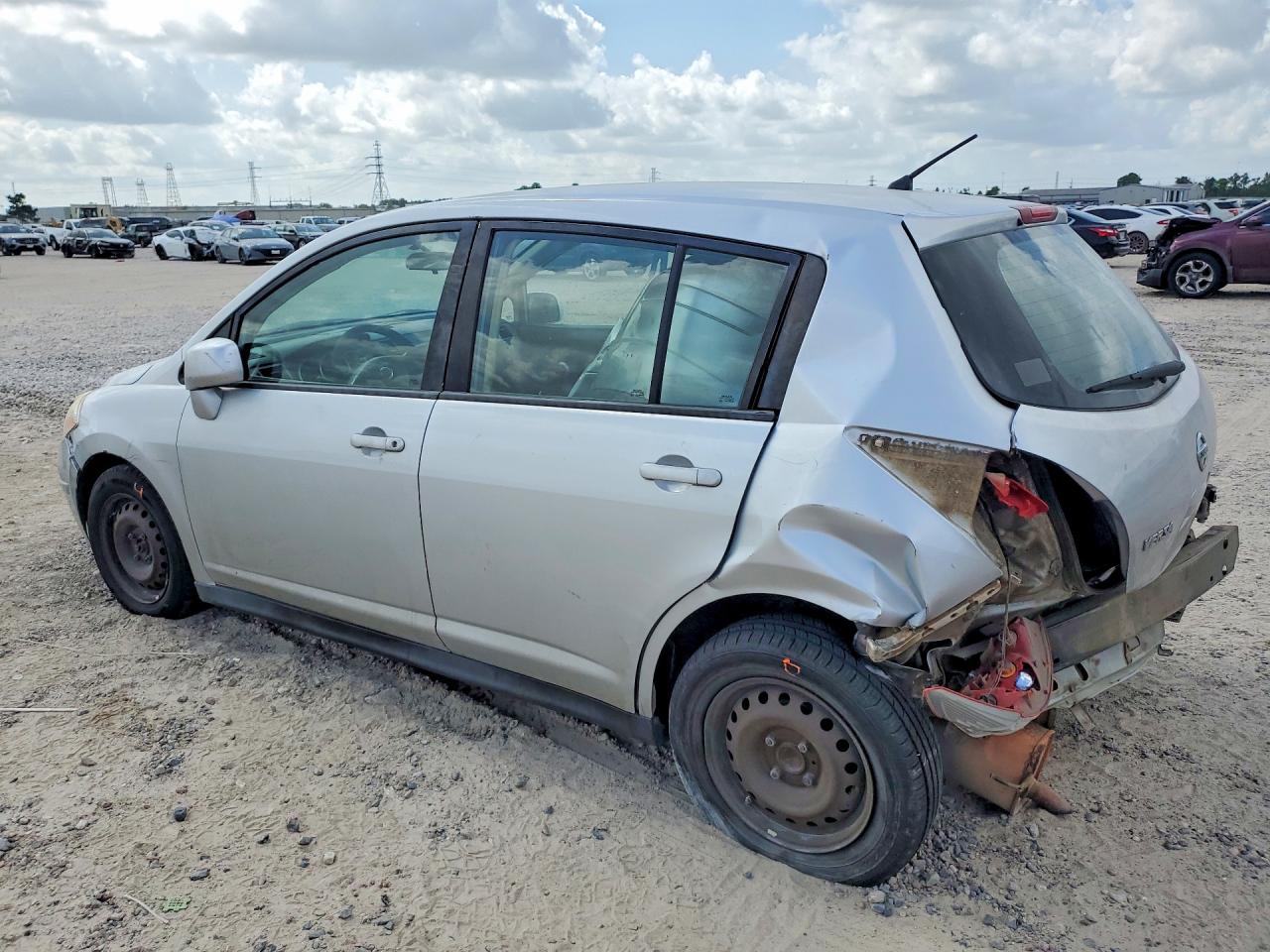 2011 Nissan Versa 1.8 S Silver vin: 3N1BC1CP3BL489940