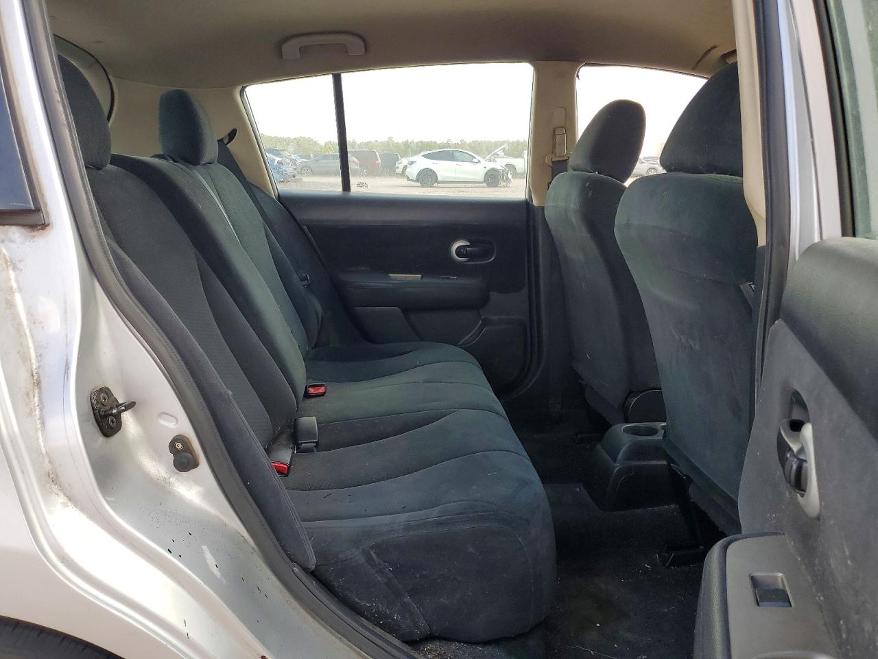 2011 Nissan Versa 1.8 S Silver vin: 3N1BC1CP3BL489940