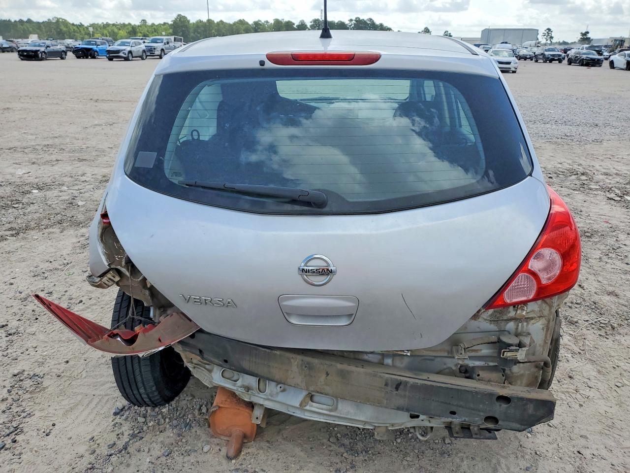 2011 Nissan Versa 1.8 S Silver vin: 3N1BC1CP3BL489940