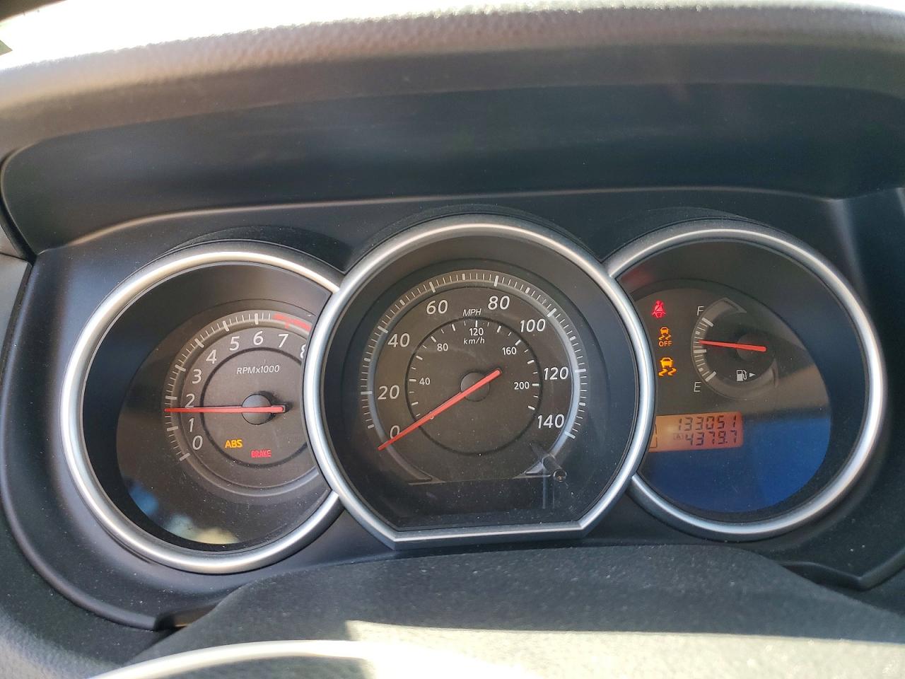 2011 Nissan Versa 1.8 S Silver vin: 3N1BC1CP3BL490229