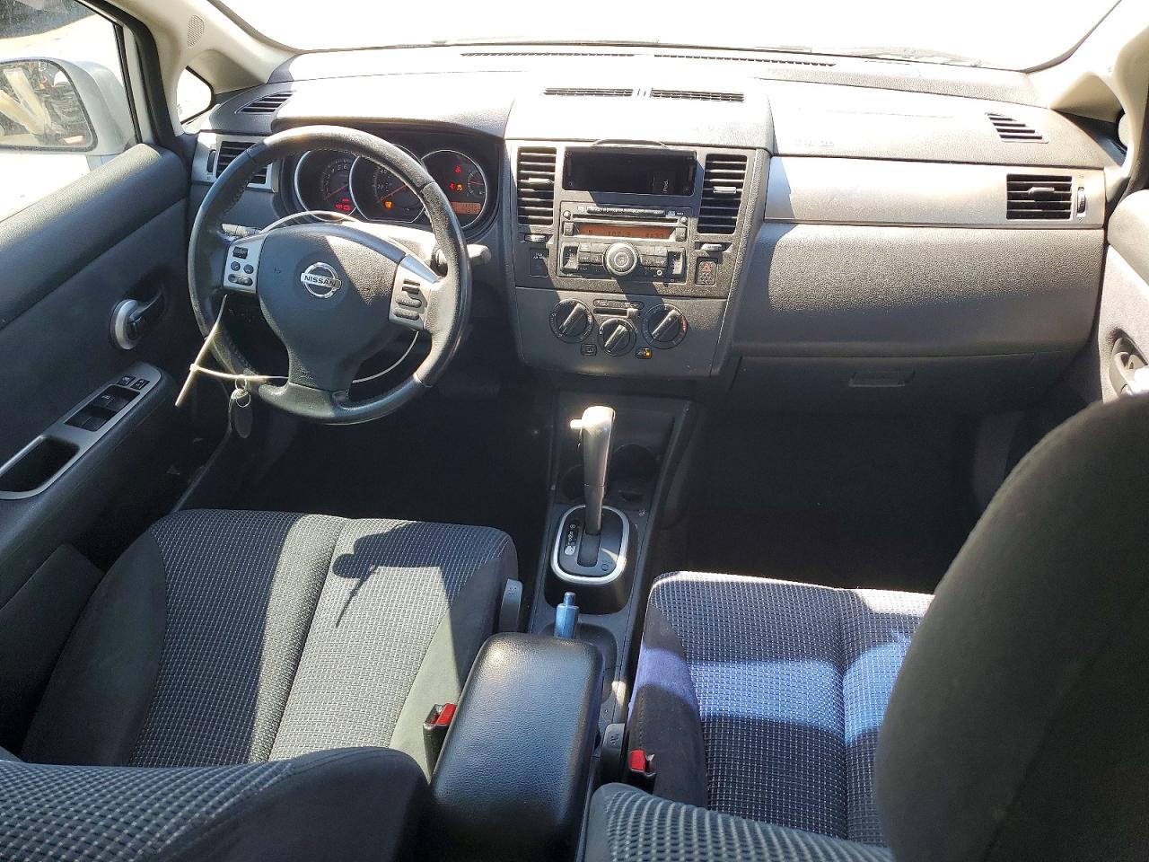 2011 Nissan Versa 1.8 S Silver vin: 3N1BC1CP3BL490229