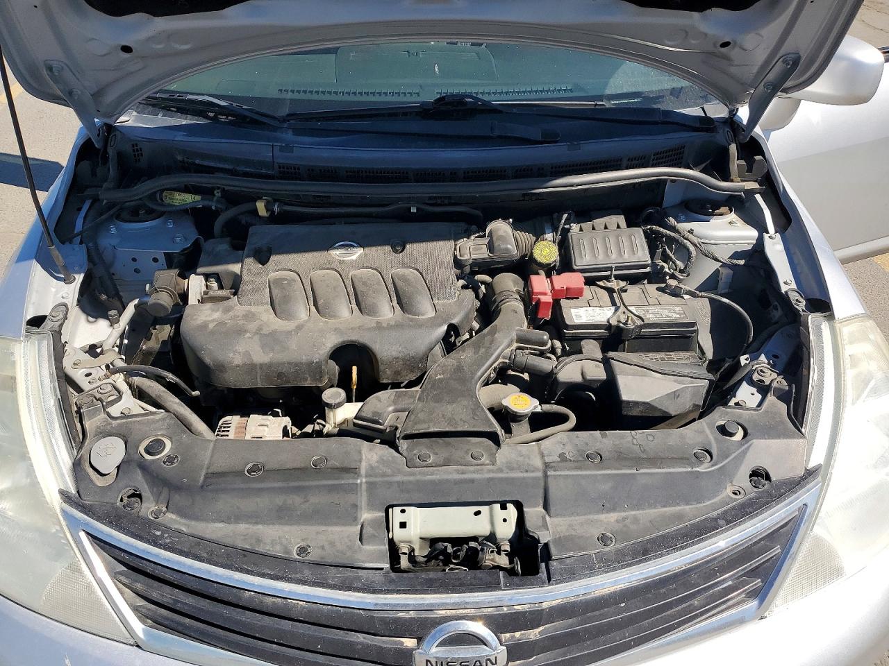 2011 Nissan Versa 1.8 S Silver vin: 3N1BC1CP3BL490229