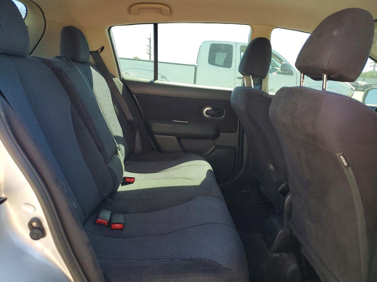 2011 Nissan Versa 1.8 S Silver vin: 3N1BC1CP3BL490229