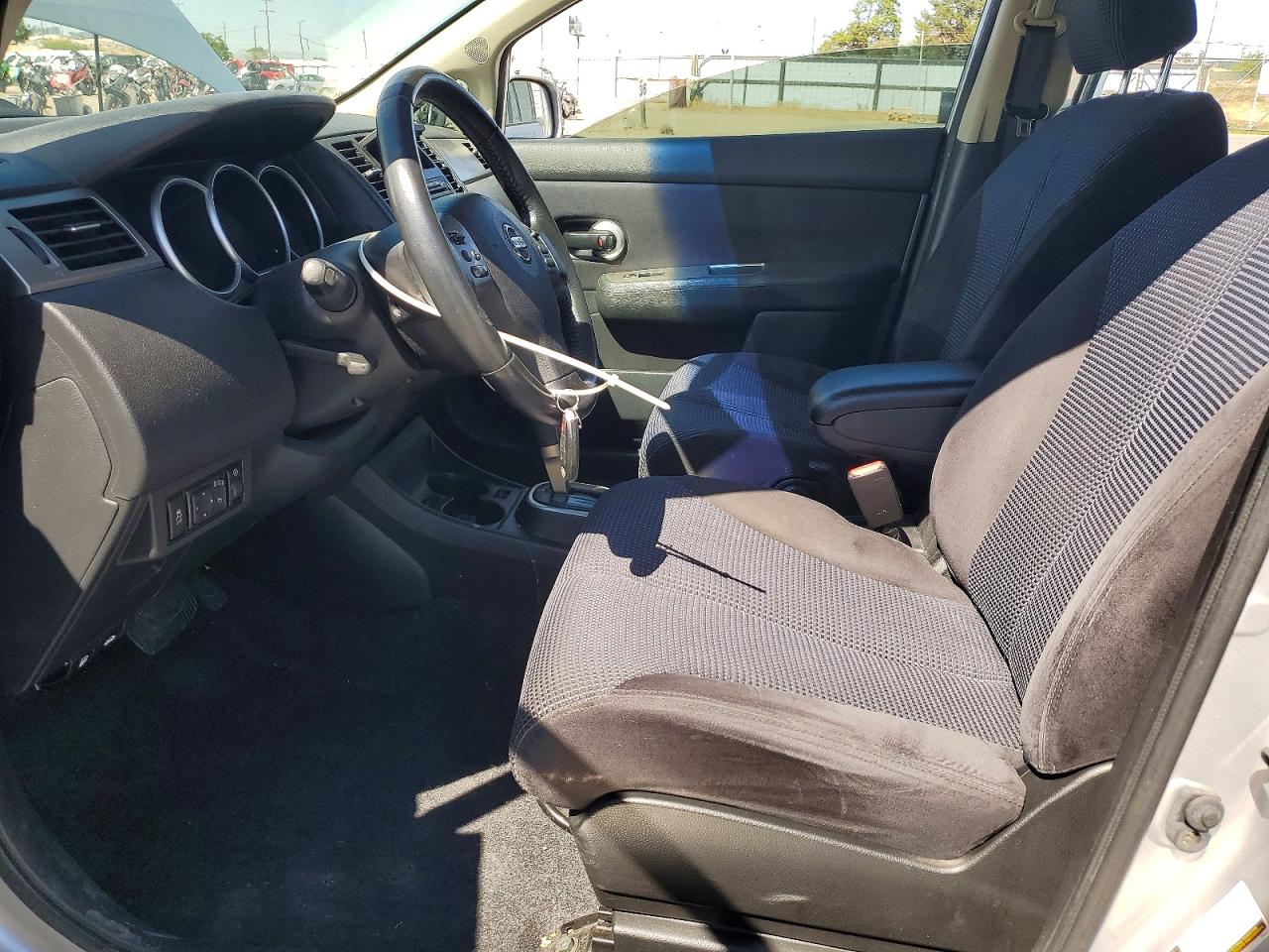 2011 Nissan Versa 1.8 S Silver vin: 3N1BC1CP3BL490229