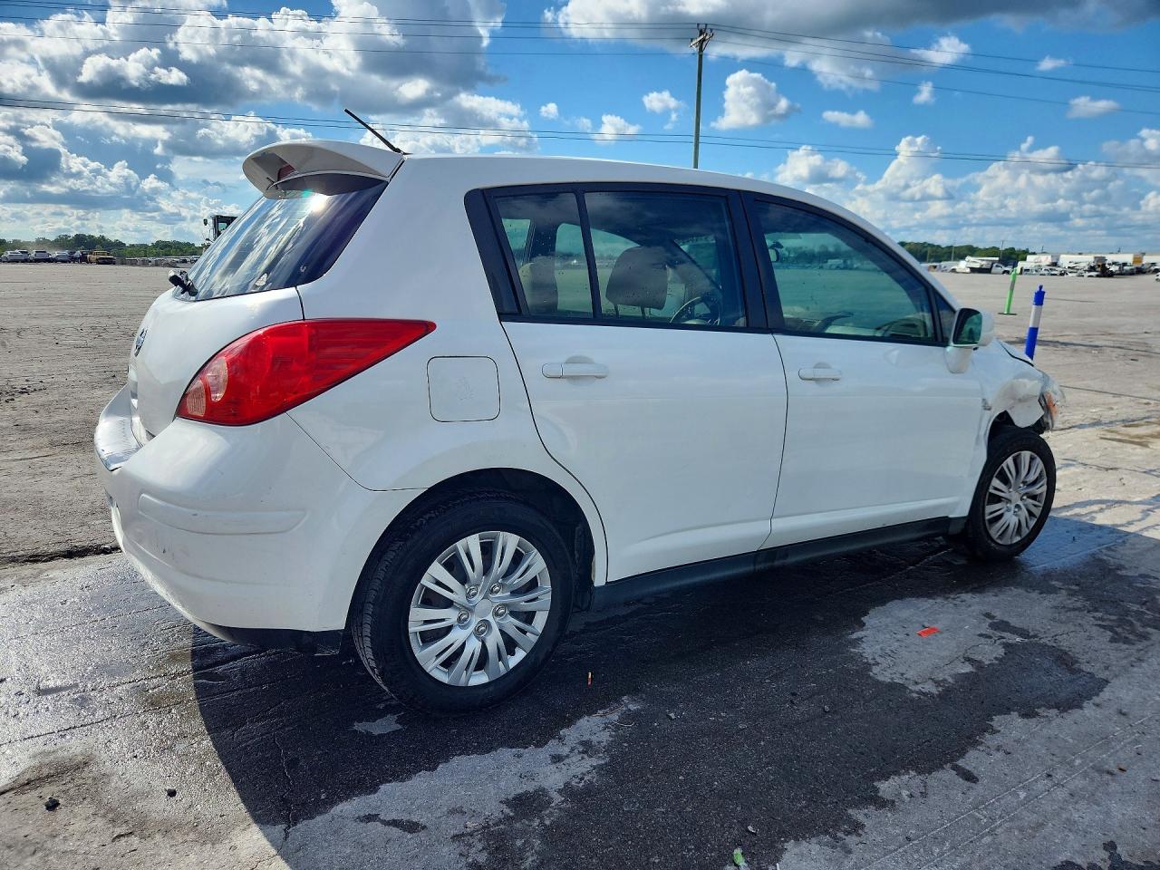2011 Nissan Versa 1.8 S White vin: 3N1BC1CP3BL505893